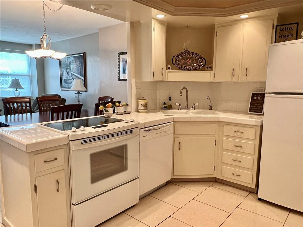 CORAL RIDGE TOWERS EAST - Residential