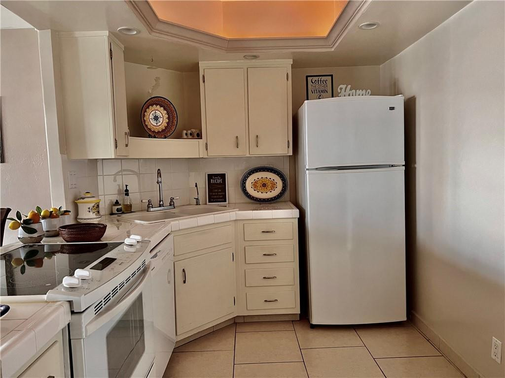 CORAL RIDGE TOWERS EAST - Residential