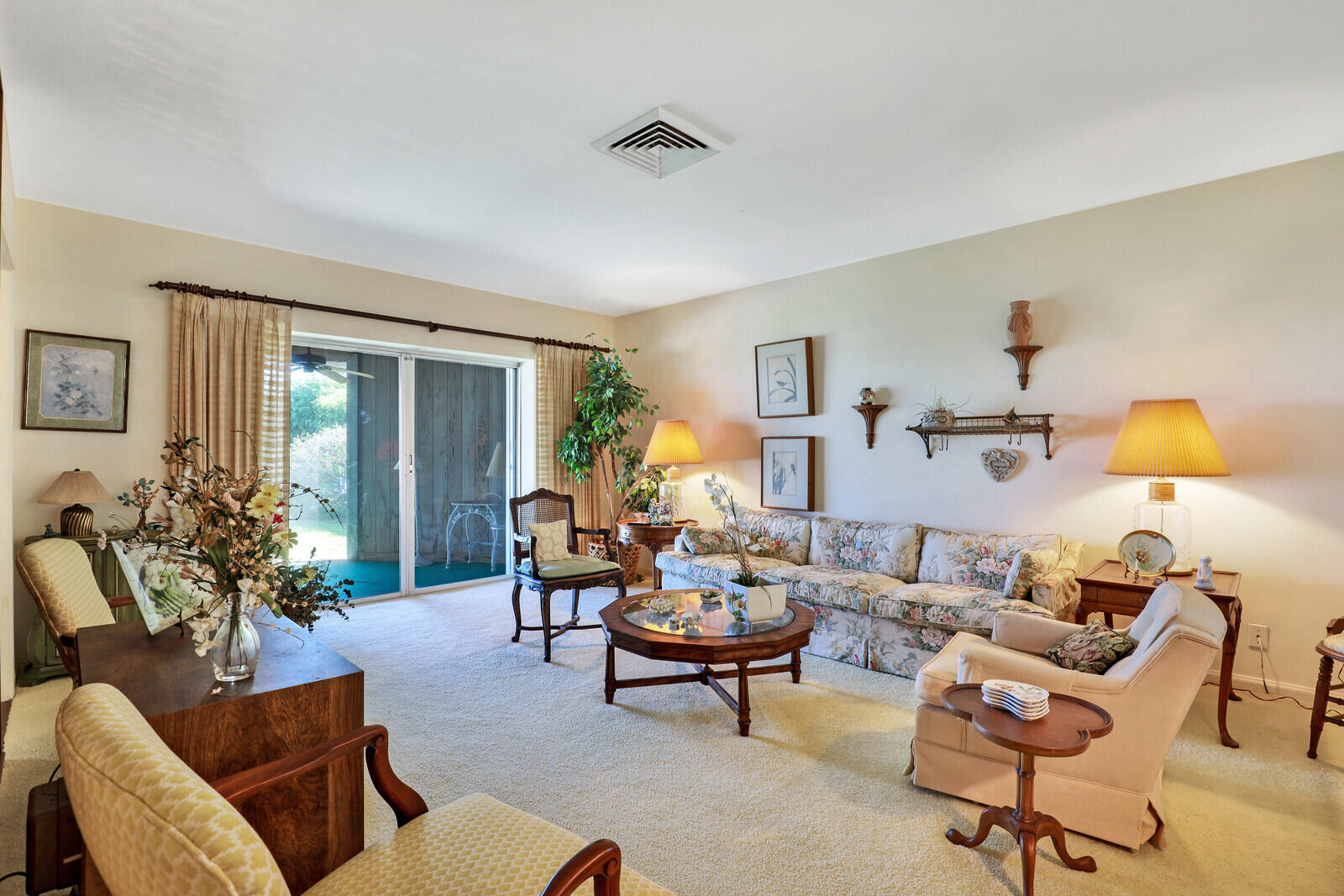 YACHT CLUB - Residential