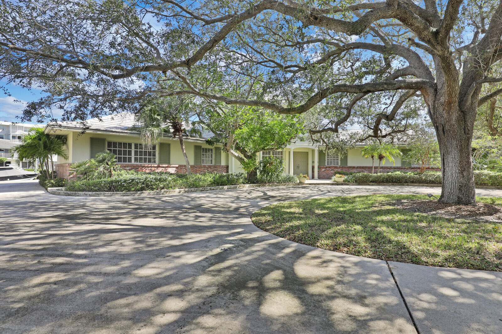 YACHT CLUB - Residential
