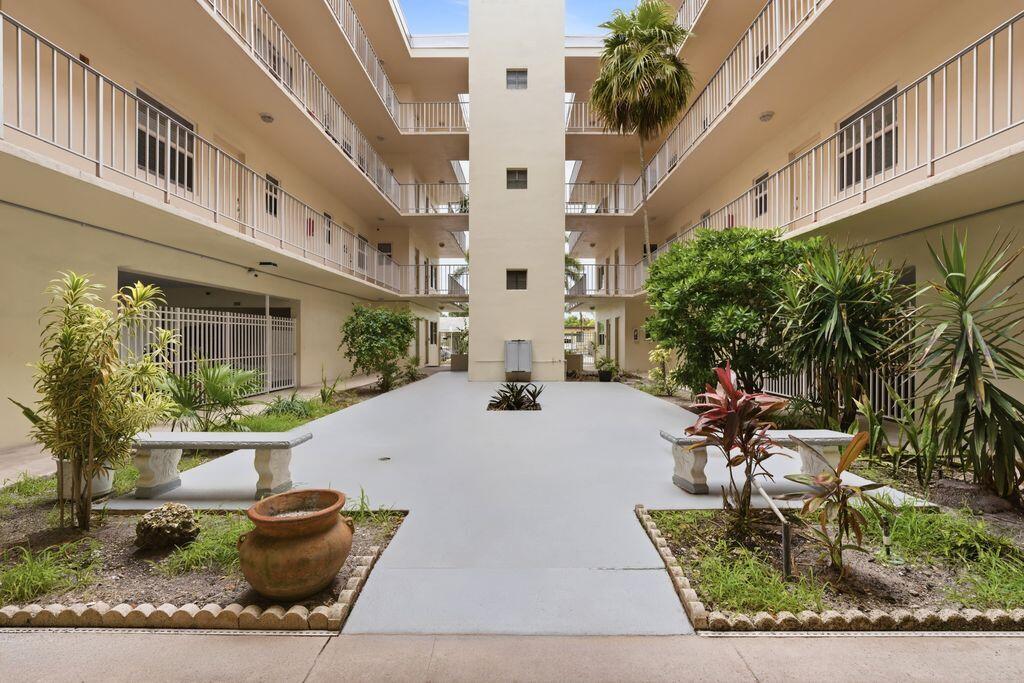 RODMAN OF HOLLYWOOD CONDO APTS - Residential Lease