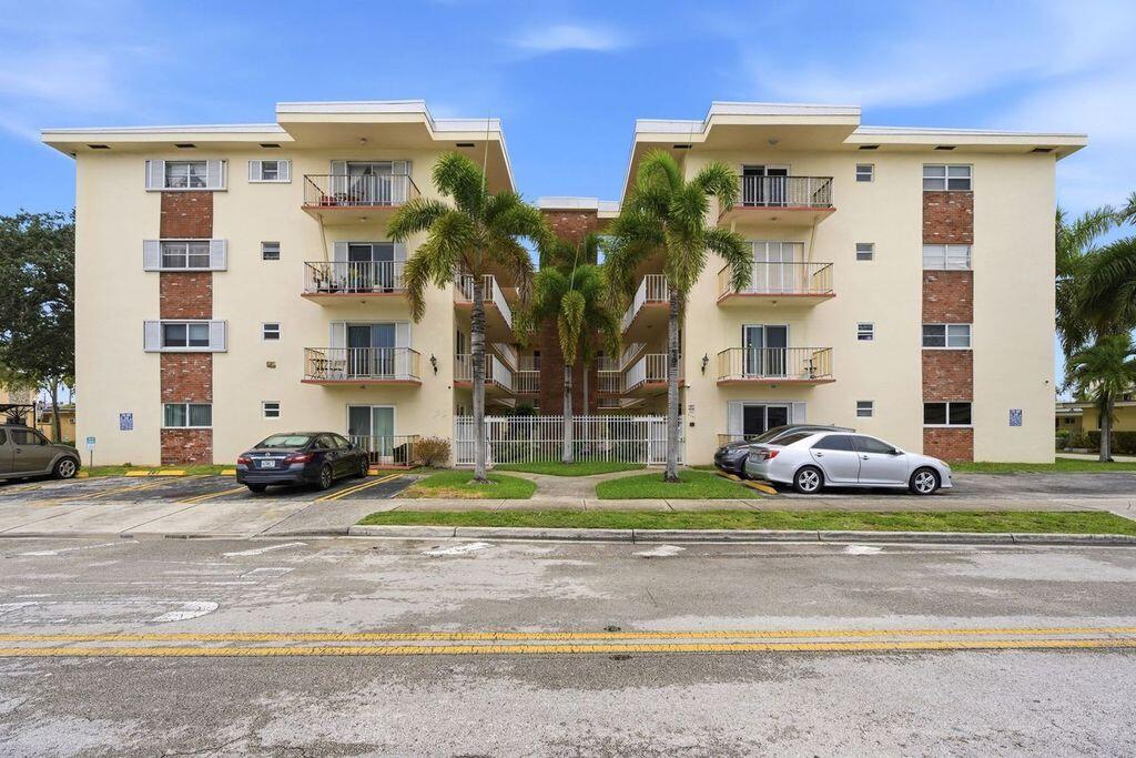 RODMAN OF HOLLYWOOD CONDO APTS - Residential Lease