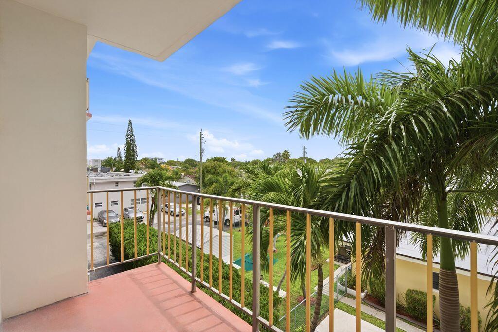 RODMAN OF HOLLYWOOD CONDO APTS - Residential Lease