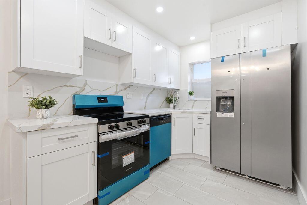 RODMAN OF HOLLYWOOD CONDO APTS - Residential Lease