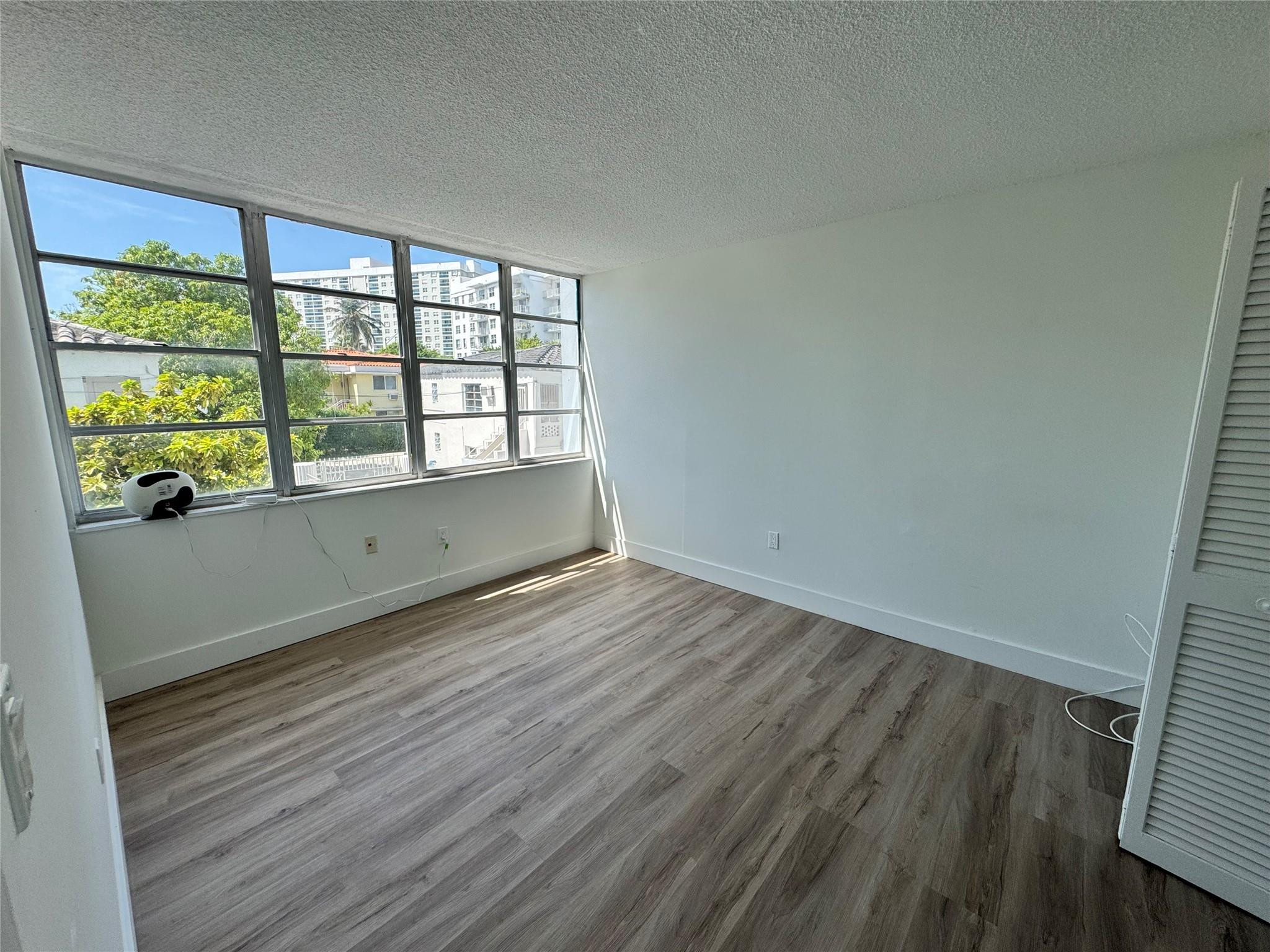 VILLA ROYAL CONDO - Residential