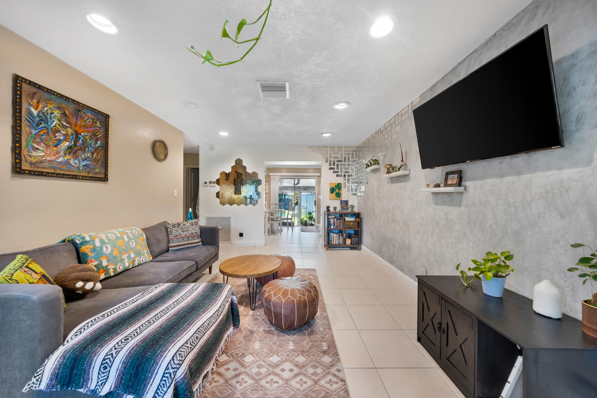 HOLLYWOOD PARK - Residential Lease