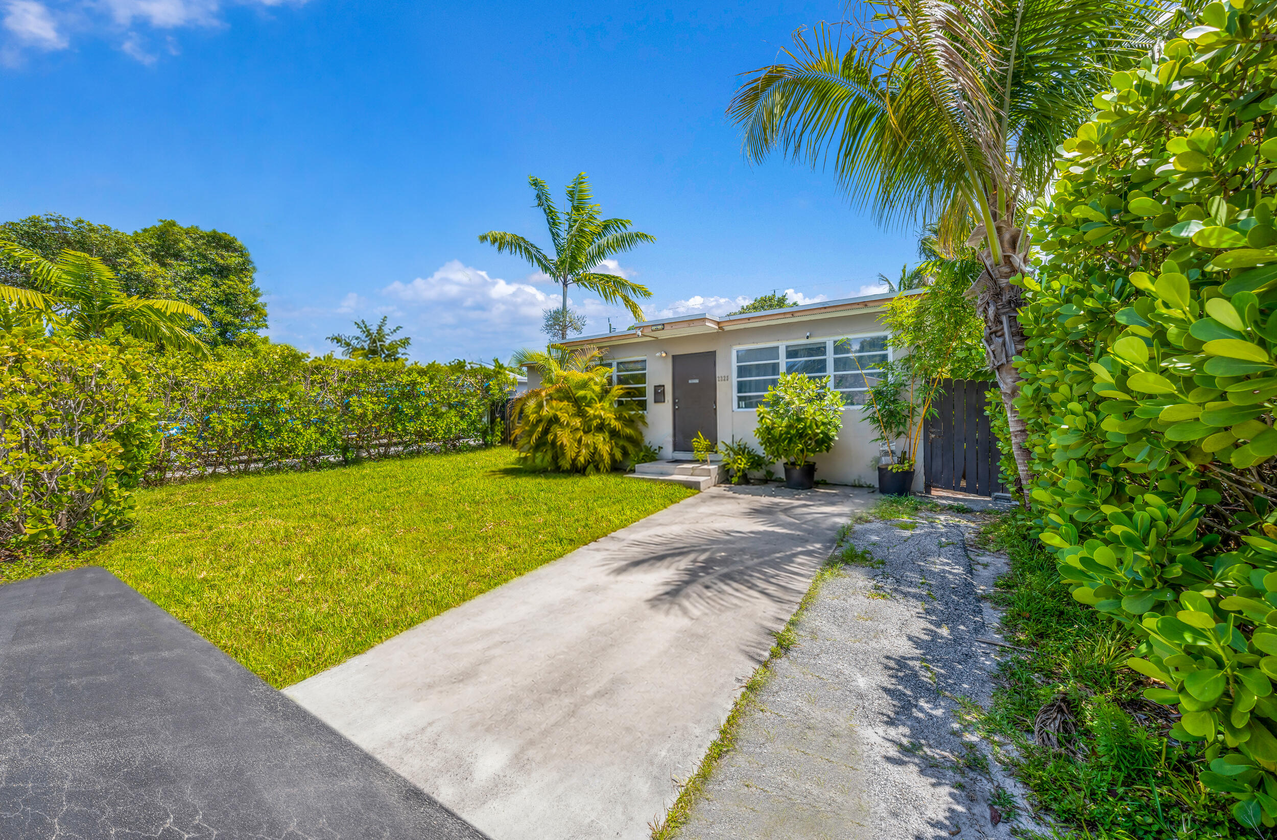 HOLLYWOOD PARK - Residential Lease