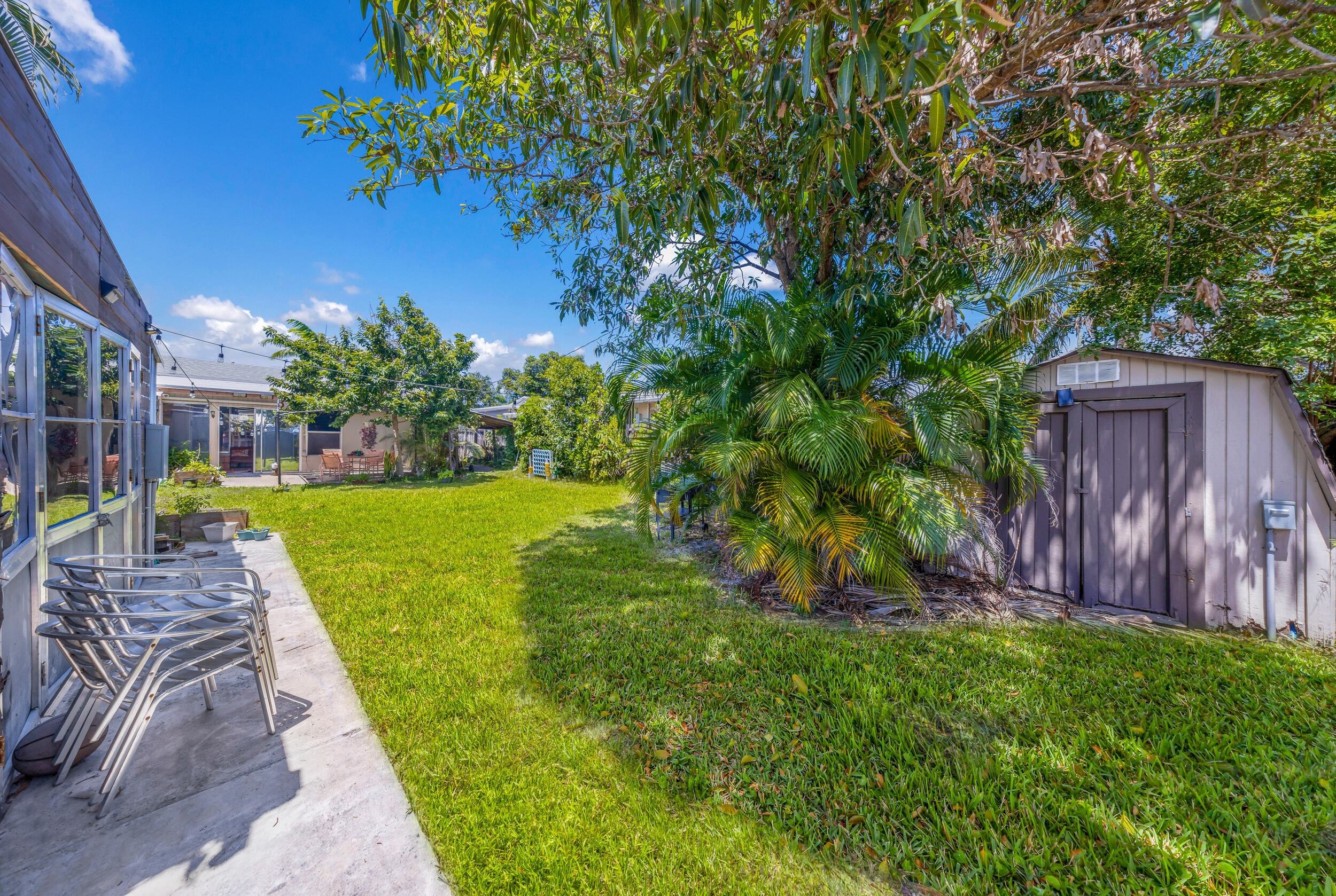 HOLLYWOOD PARK - Residential Lease