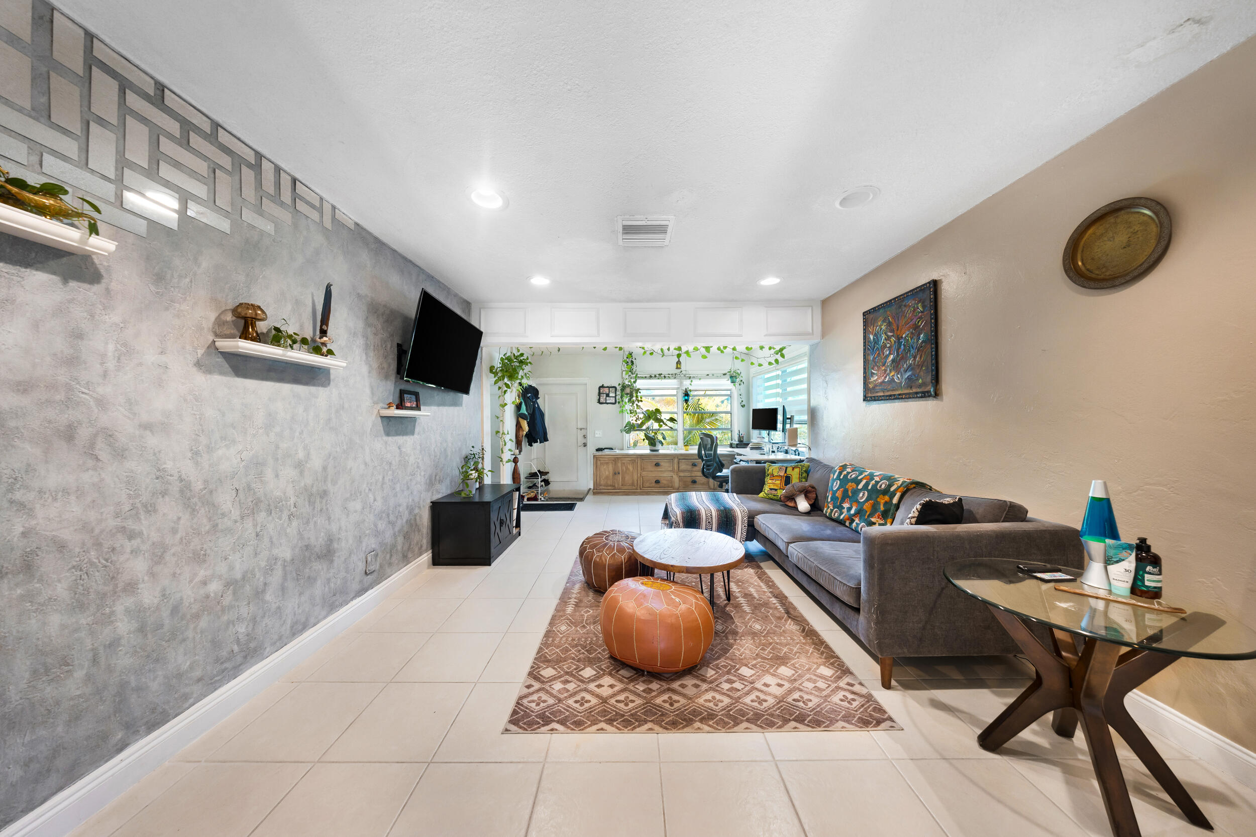 HOLLYWOOD PARK - Residential Lease