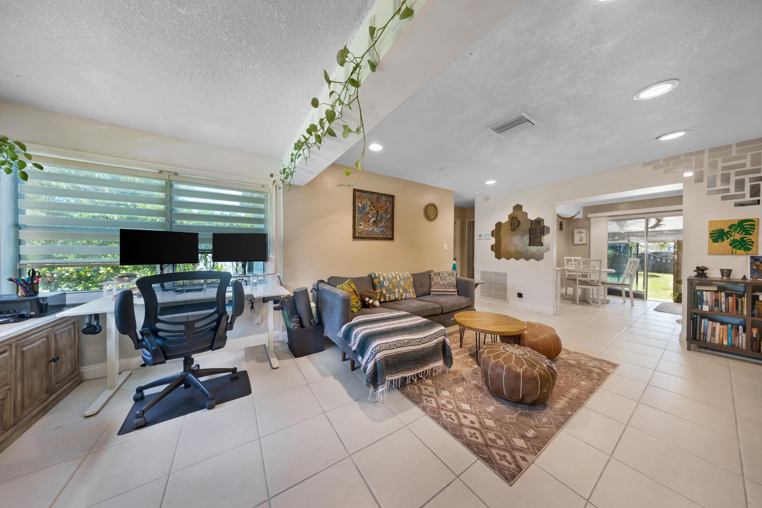 HOLLYWOOD PARK - Residential Lease