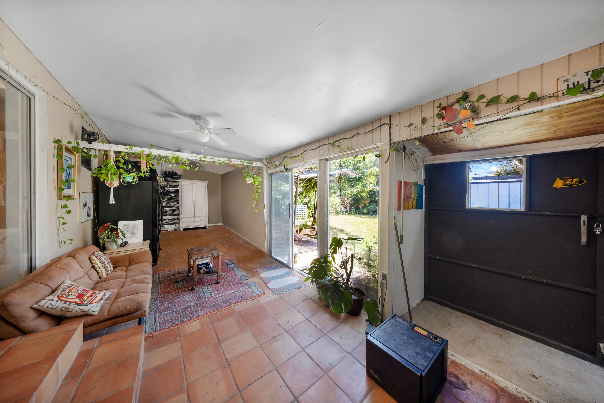 HOLLYWOOD PARK - Residential Lease