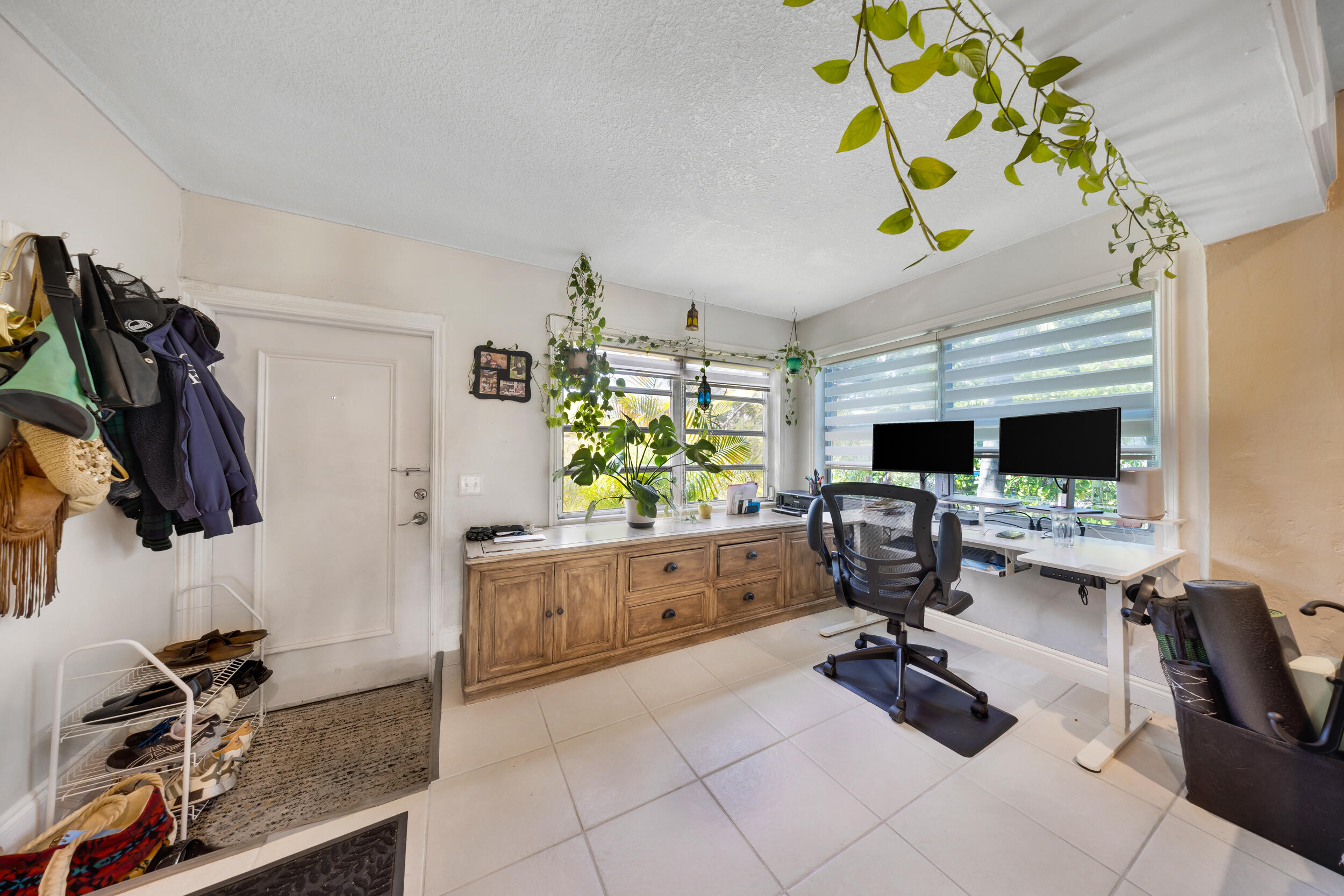 HOLLYWOOD PARK - Residential Lease