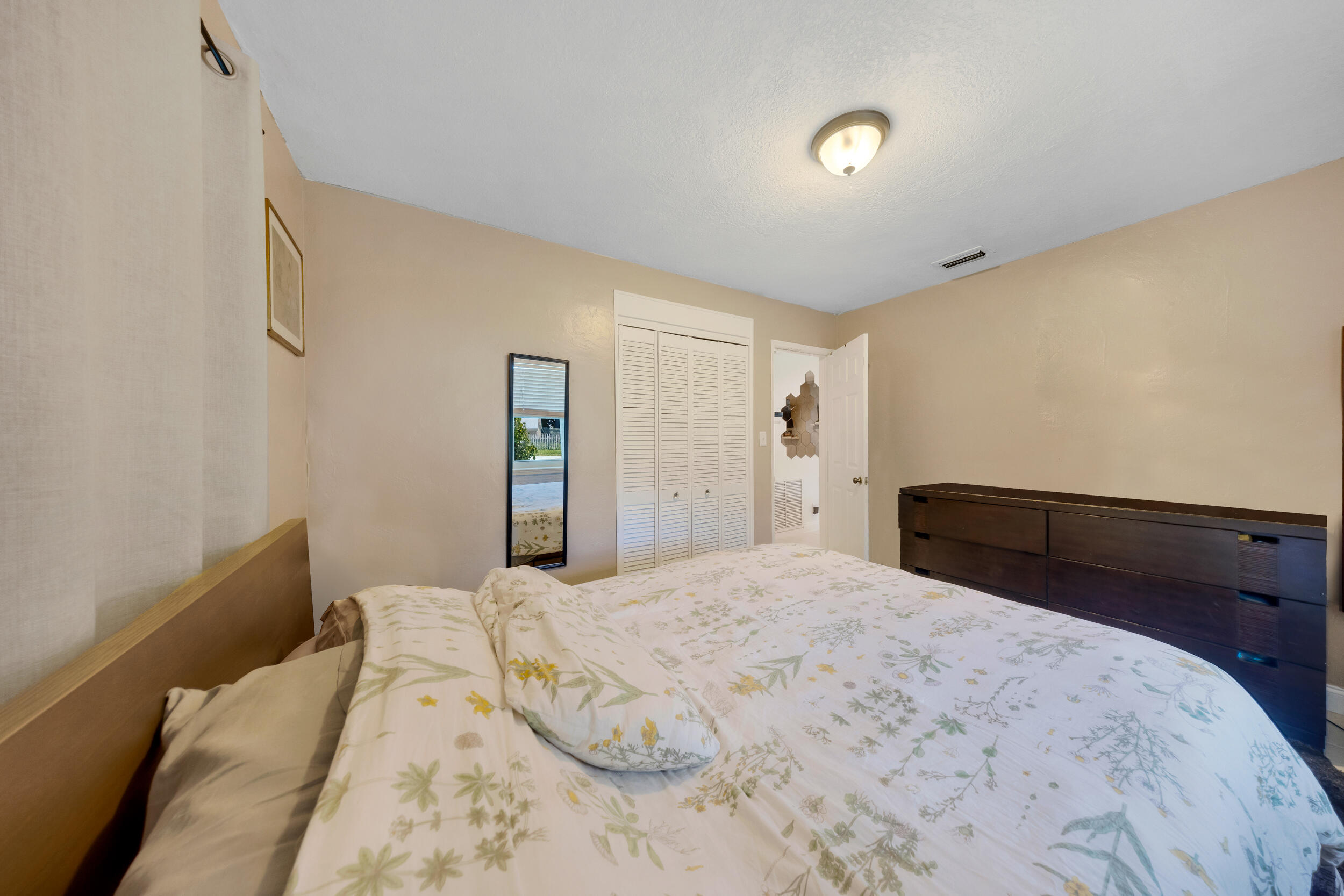 HOLLYWOOD PARK - Residential Lease