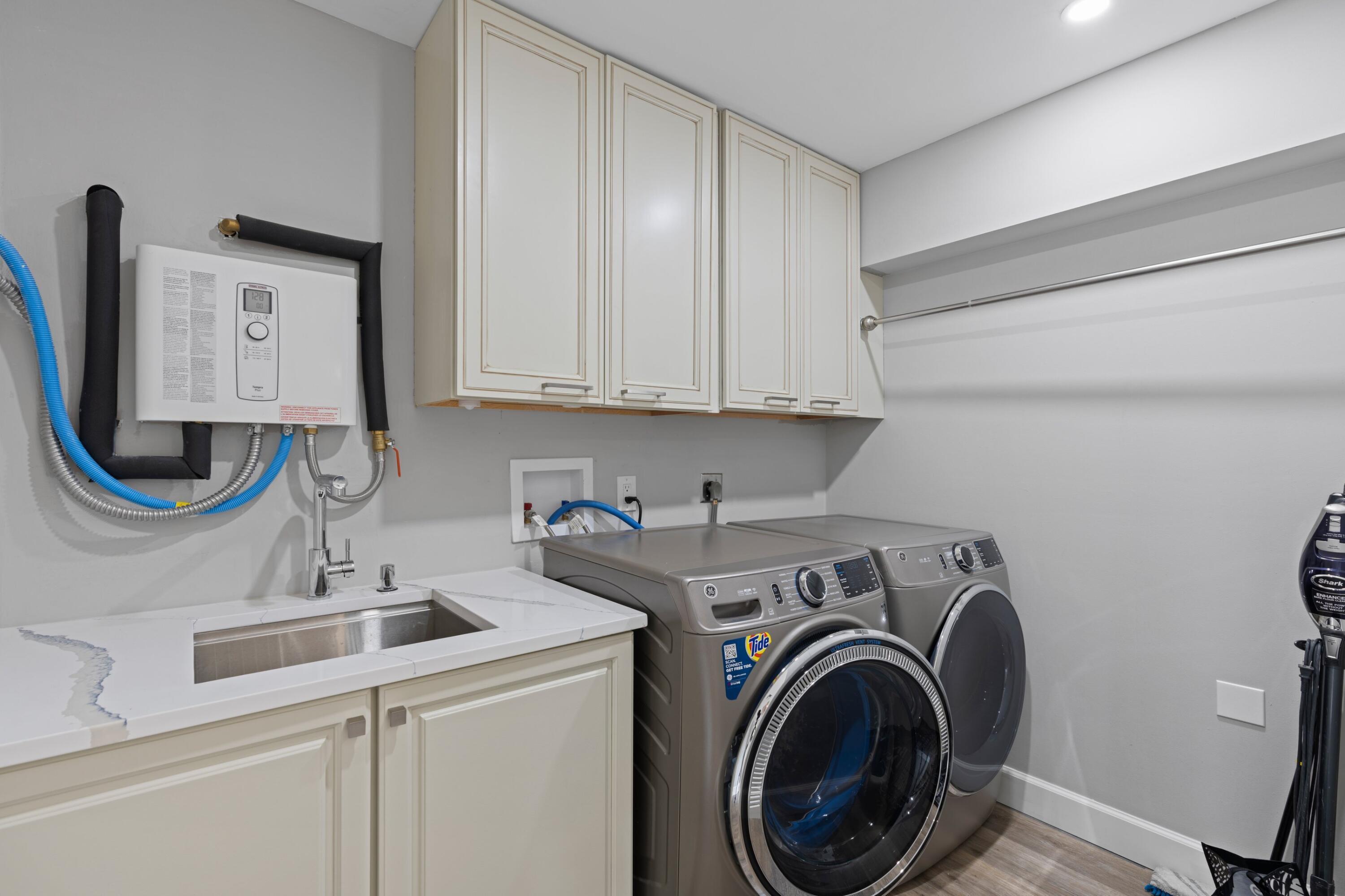 PARLIAMENT GOLF VILLAS CONDO - Residential Lease