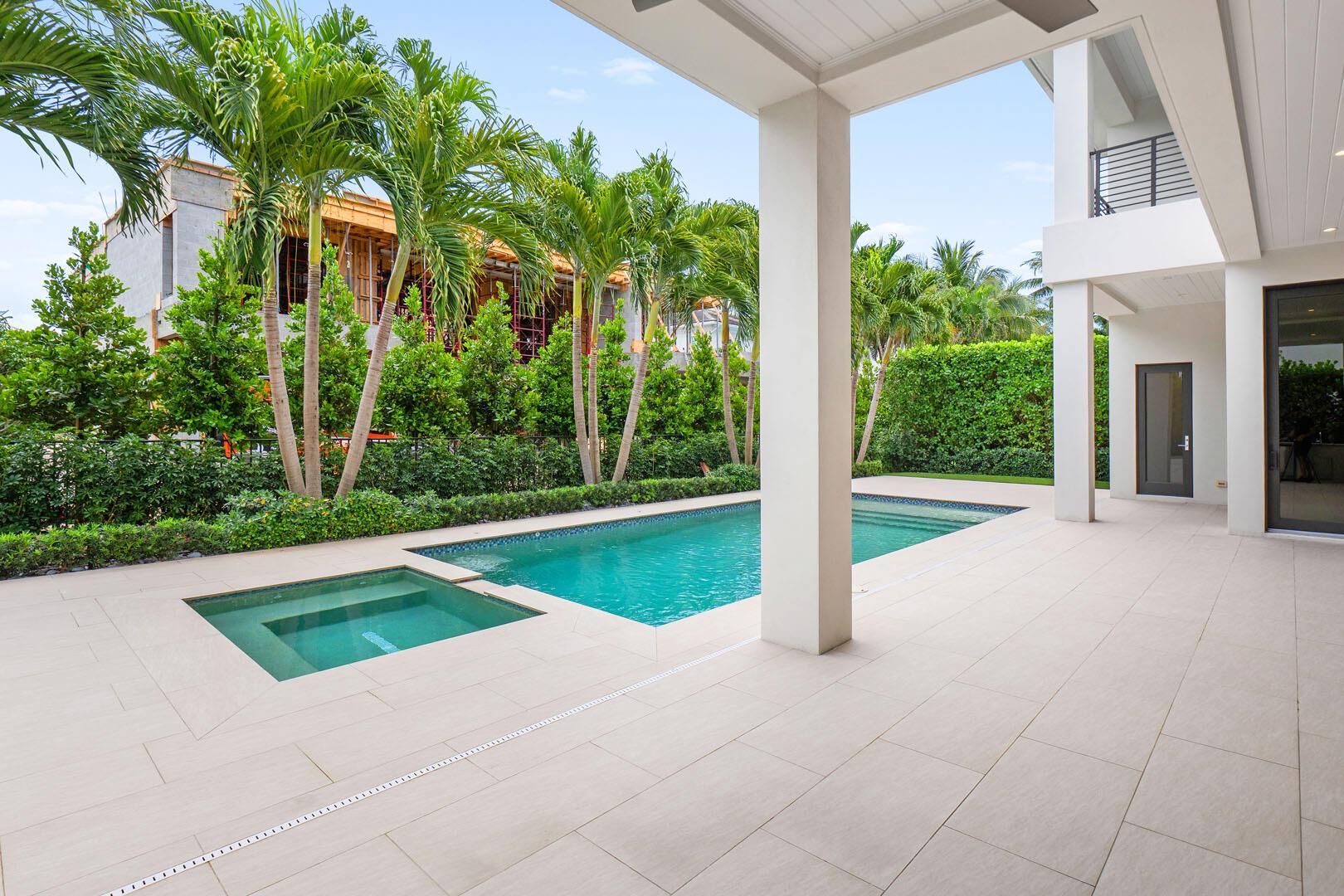 ROYAL PALM YACHT & COUNTRY CLUB - Residential