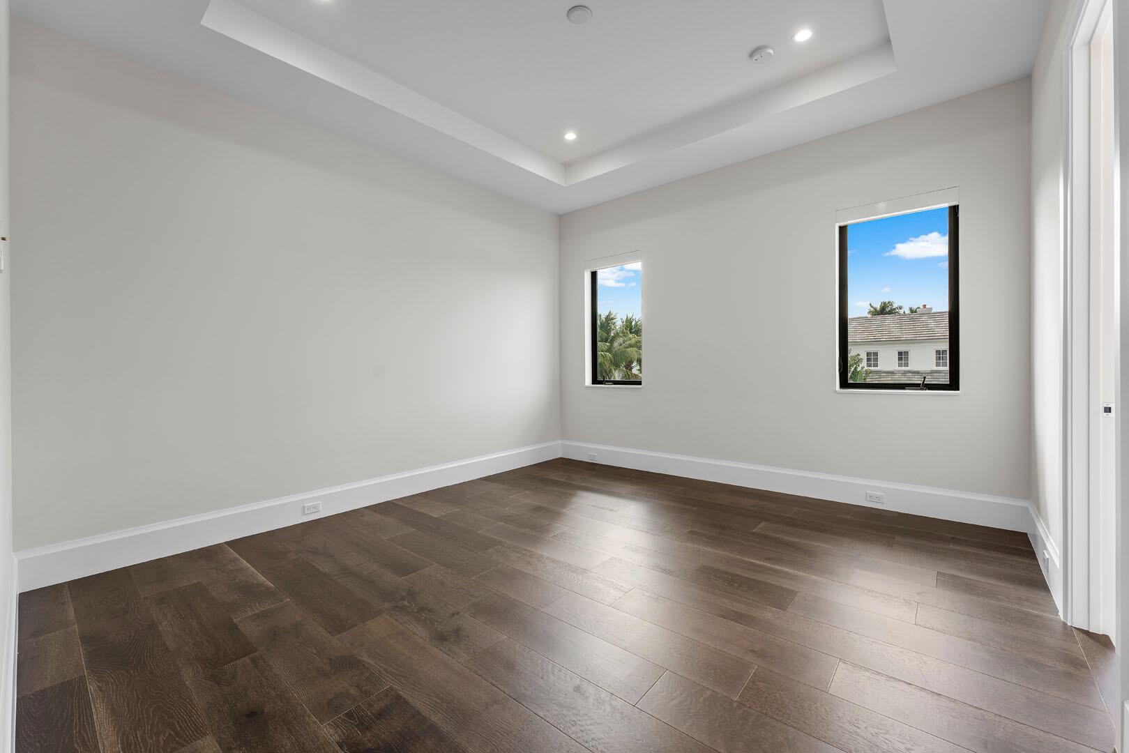 ROYAL PALM YACHT & COUNTRY CLUB - Residential