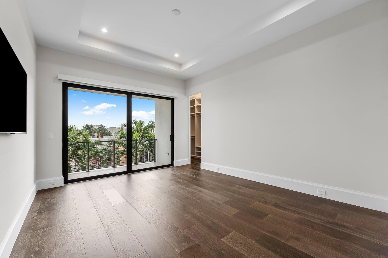 ROYAL PALM YACHT & COUNTRY CLUB - Residential