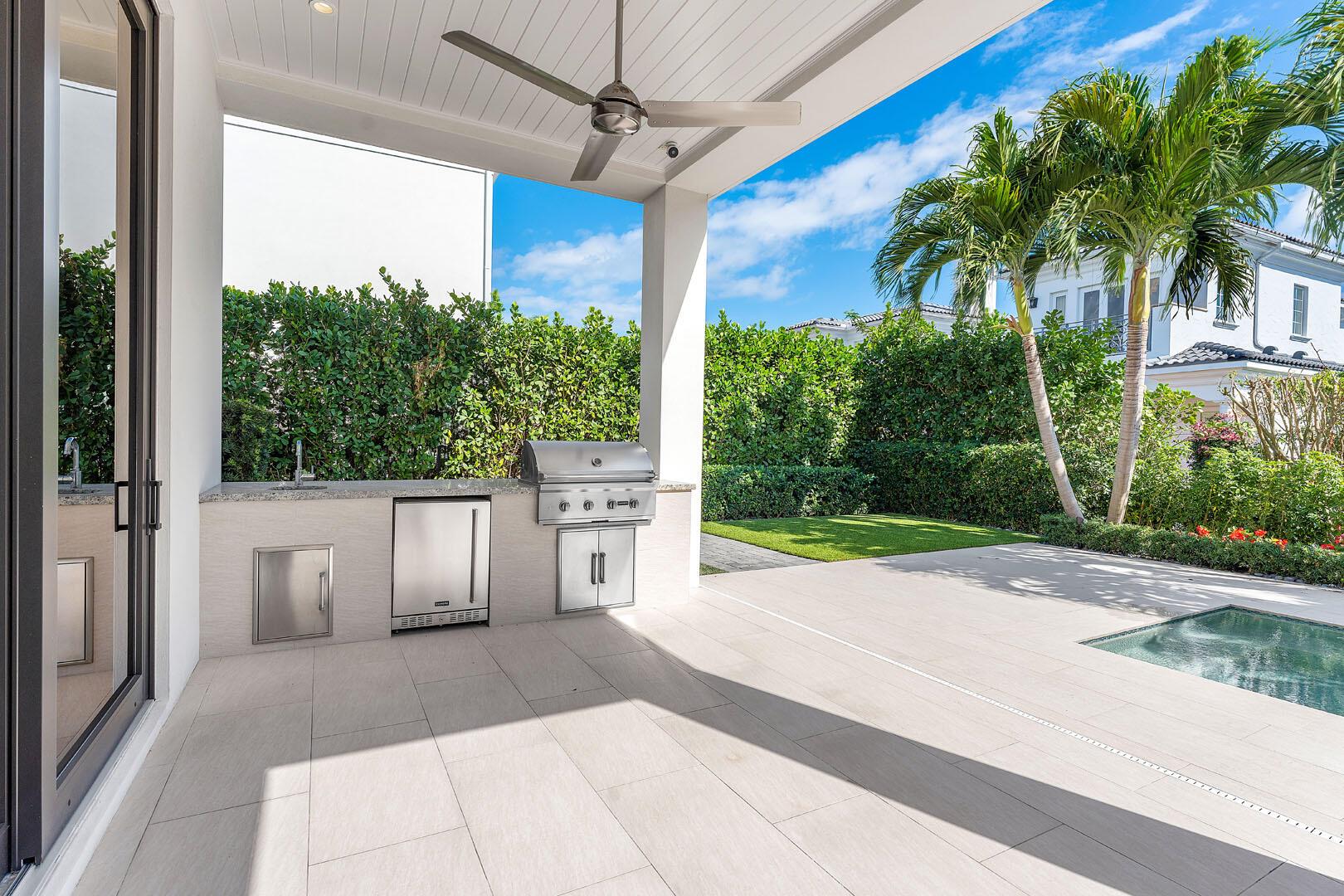 ROYAL PALM YACHT & COUNTRY CLUB - Residential