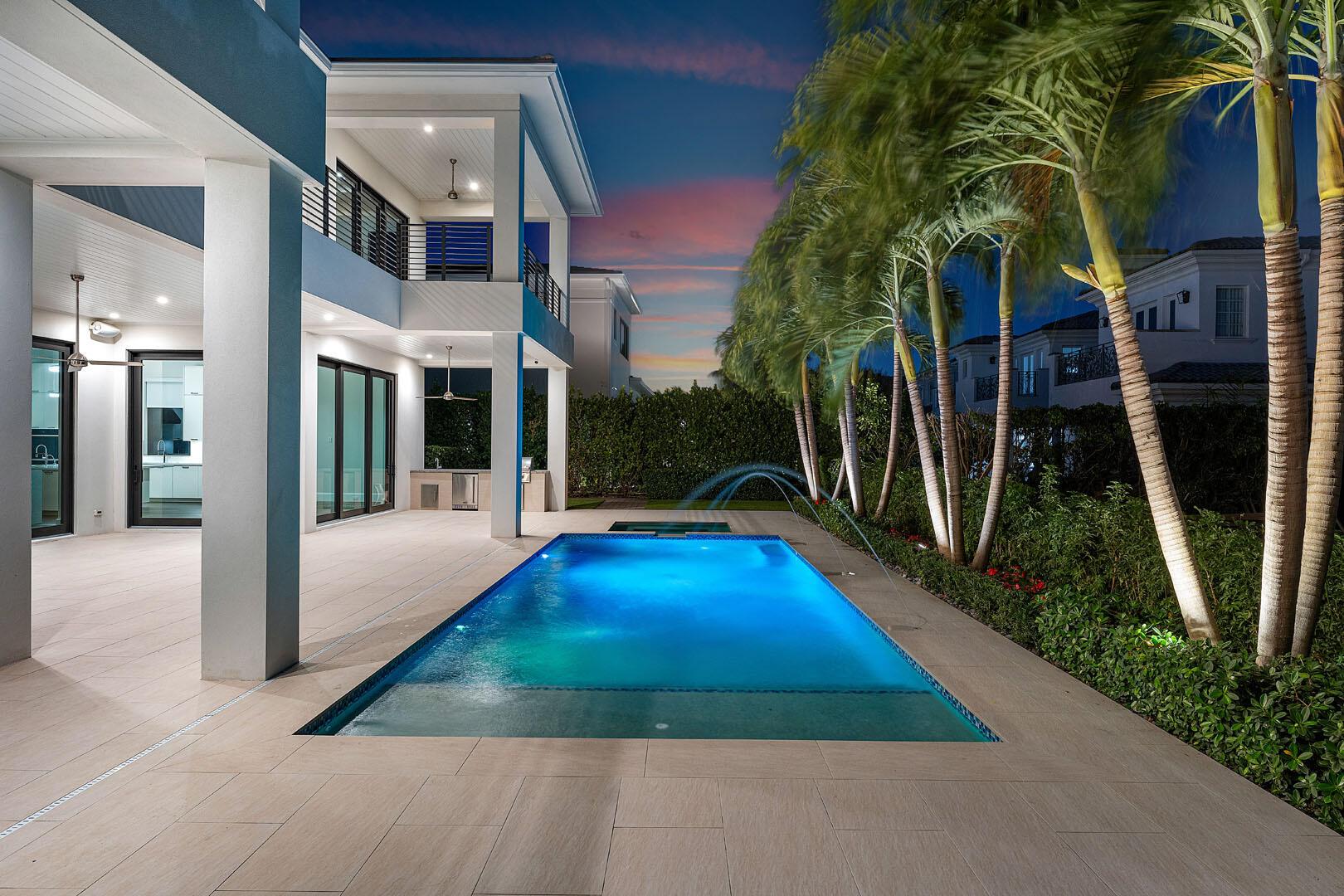 ROYAL PALM YACHT & COUNTRY CLUB - Residential