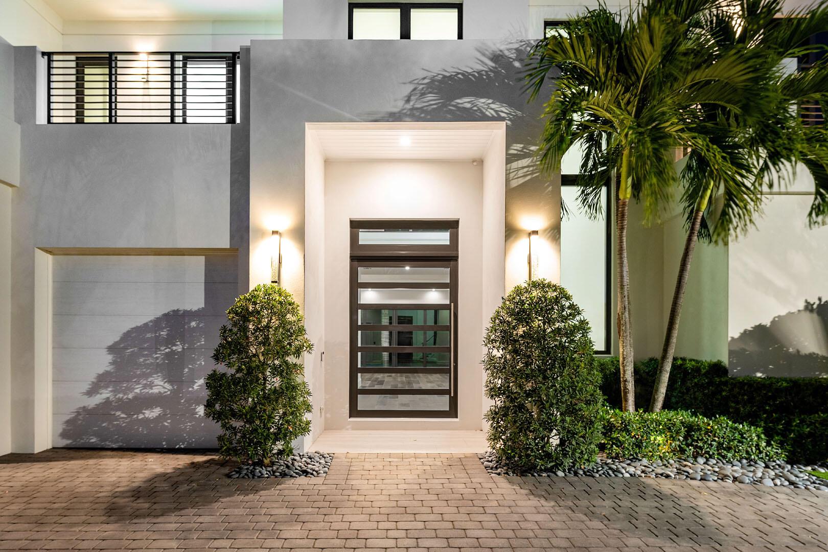 ROYAL PALM YACHT & COUNTRY CLUB - Residential