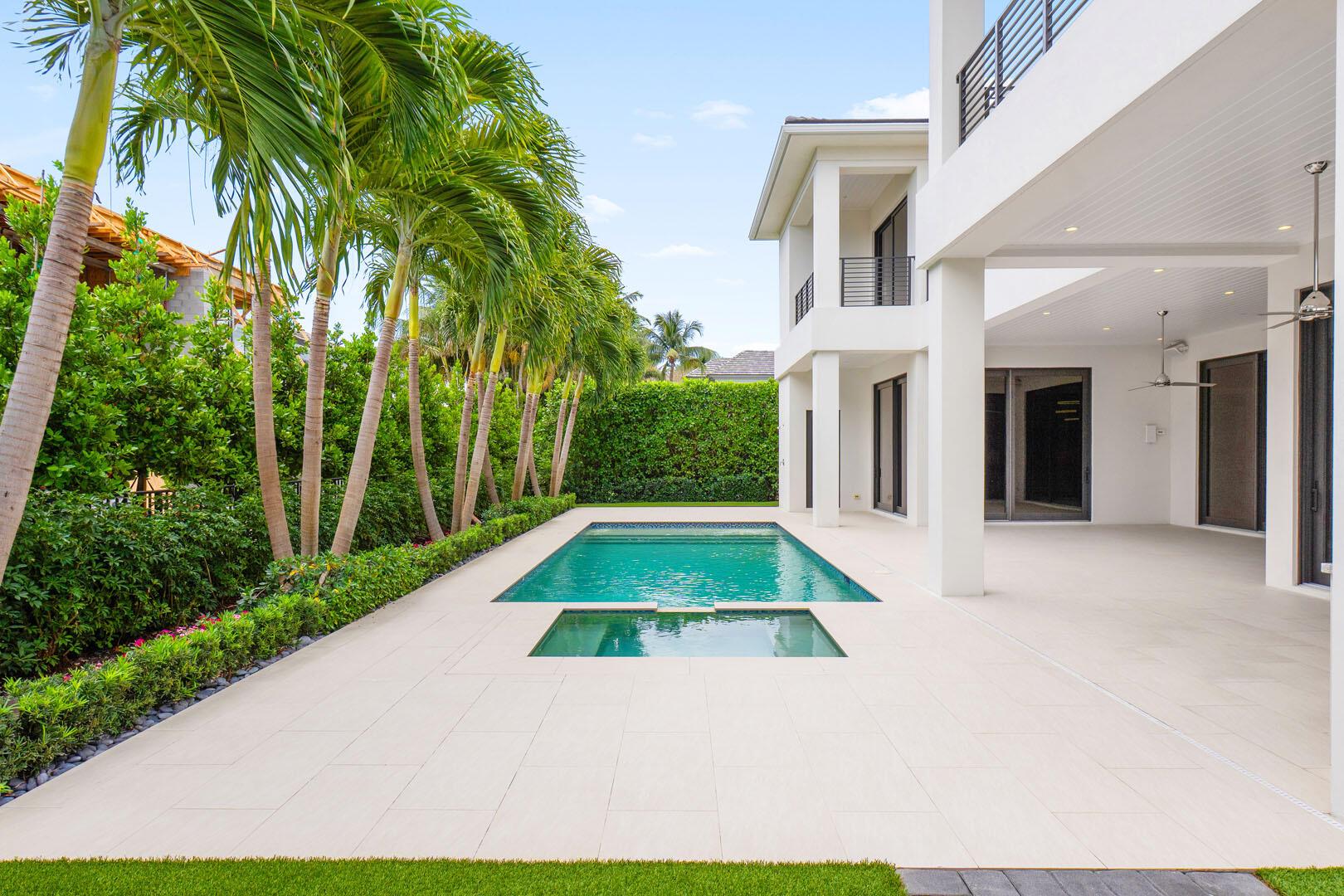 ROYAL PALM YACHT & COUNTRY CLUB - Residential