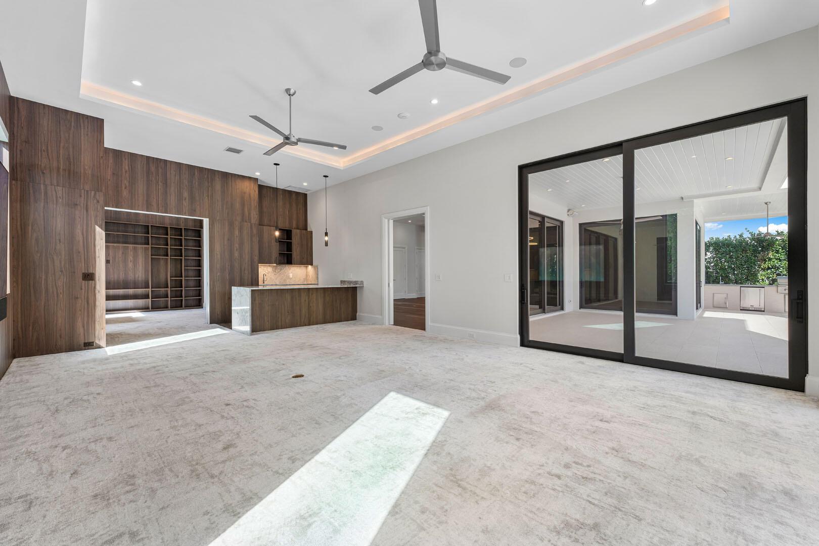 ROYAL PALM YACHT & COUNTRY CLUB - Residential