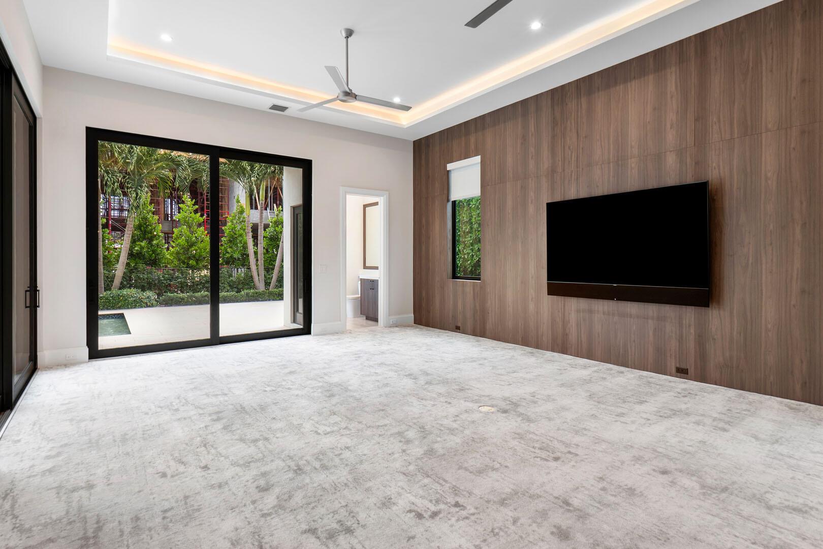 ROYAL PALM YACHT & COUNTRY CLUB - Residential