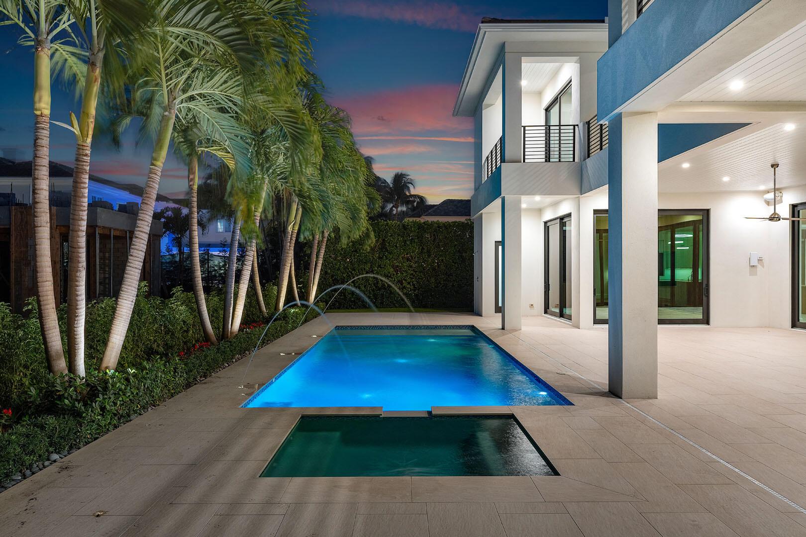 ROYAL PALM YACHT & COUNTRY CLUB - Residential