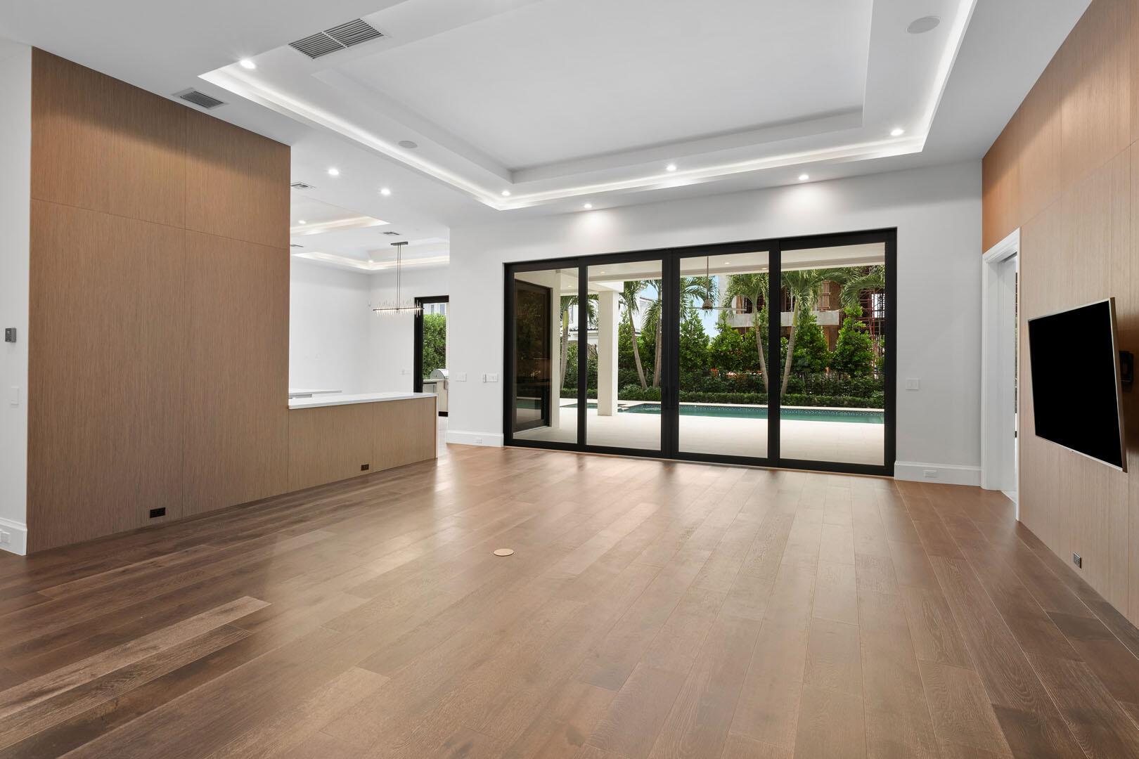 ROYAL PALM YACHT & COUNTRY CLUB - Residential