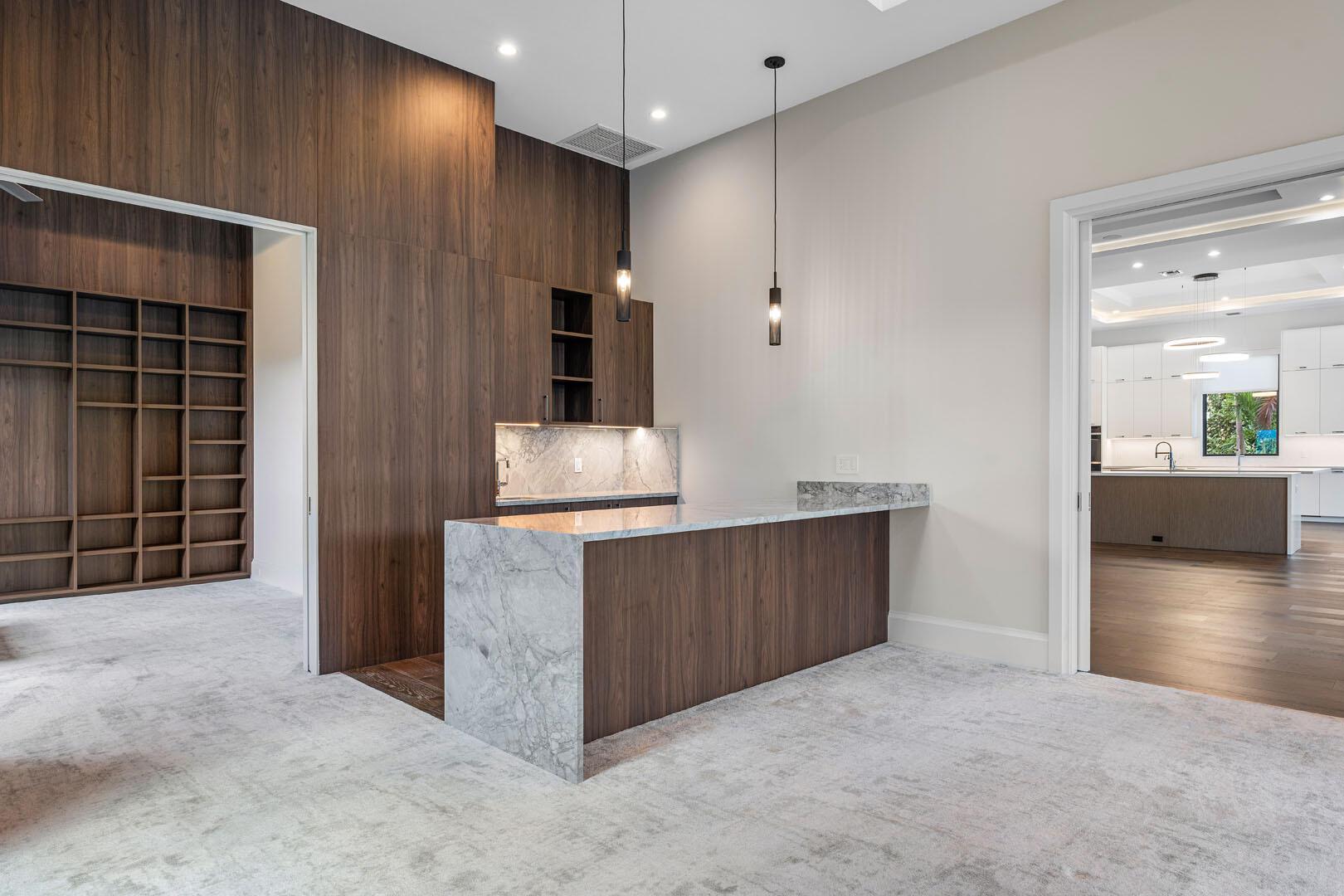 ROYAL PALM YACHT & COUNTRY CLUB - Residential