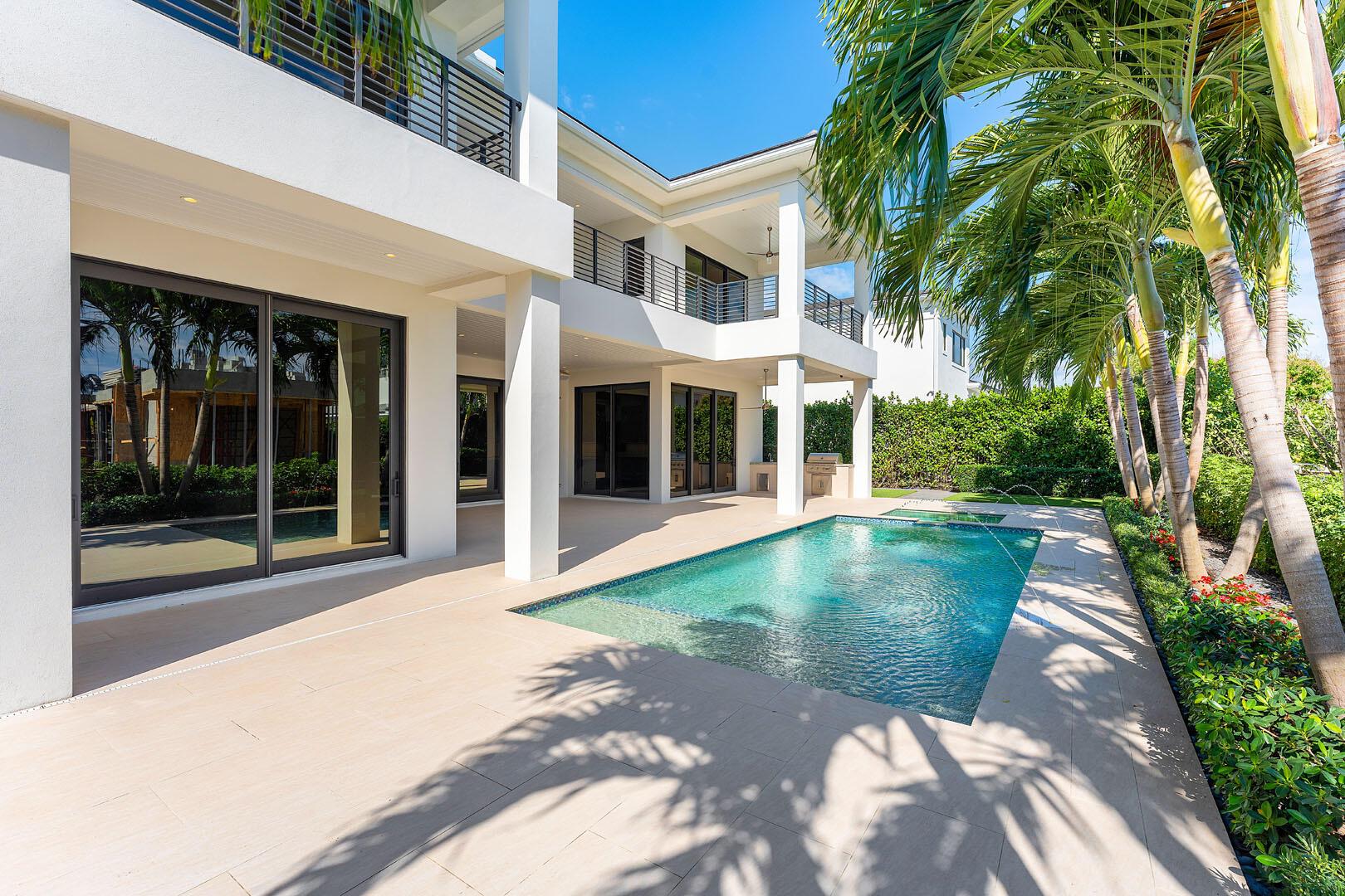 ROYAL PALM YACHT & COUNTRY CLUB - Residential