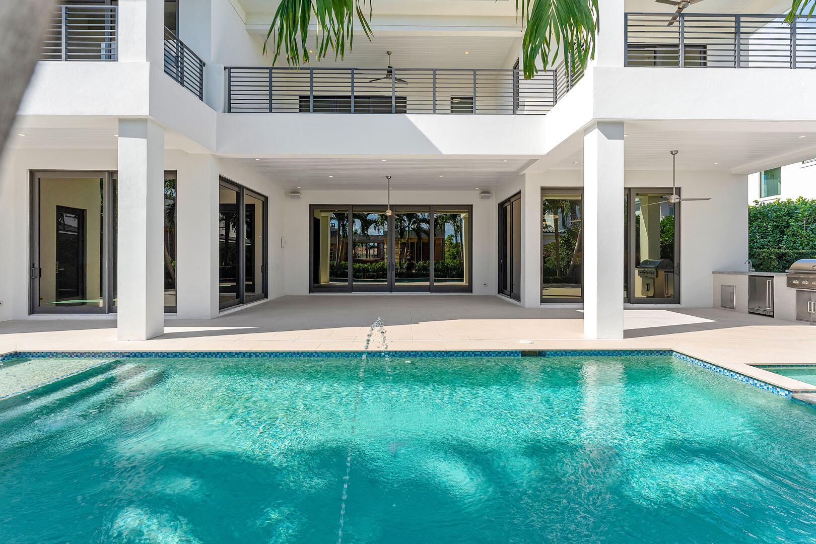 ROYAL PALM YACHT & COUNTRY CLUB - Residential