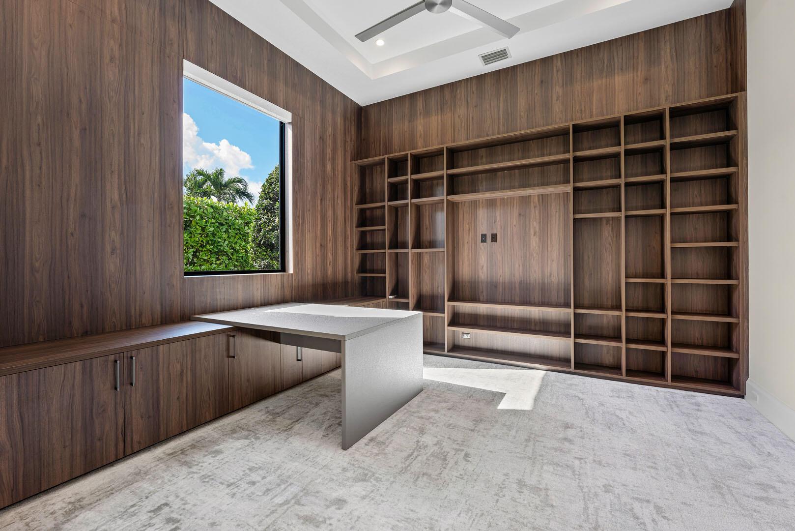 ROYAL PALM YACHT & COUNTRY CLUB - Residential