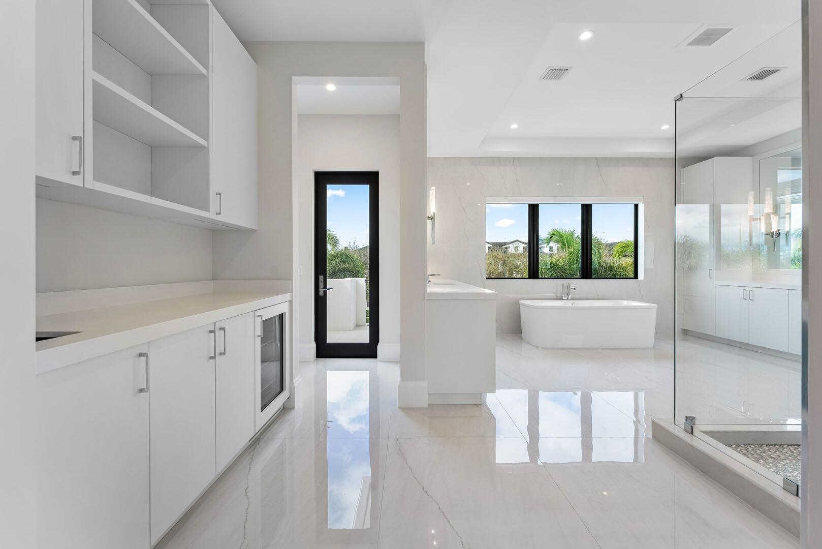 ROYAL PALM YACHT & COUNTRY CLUB - Residential