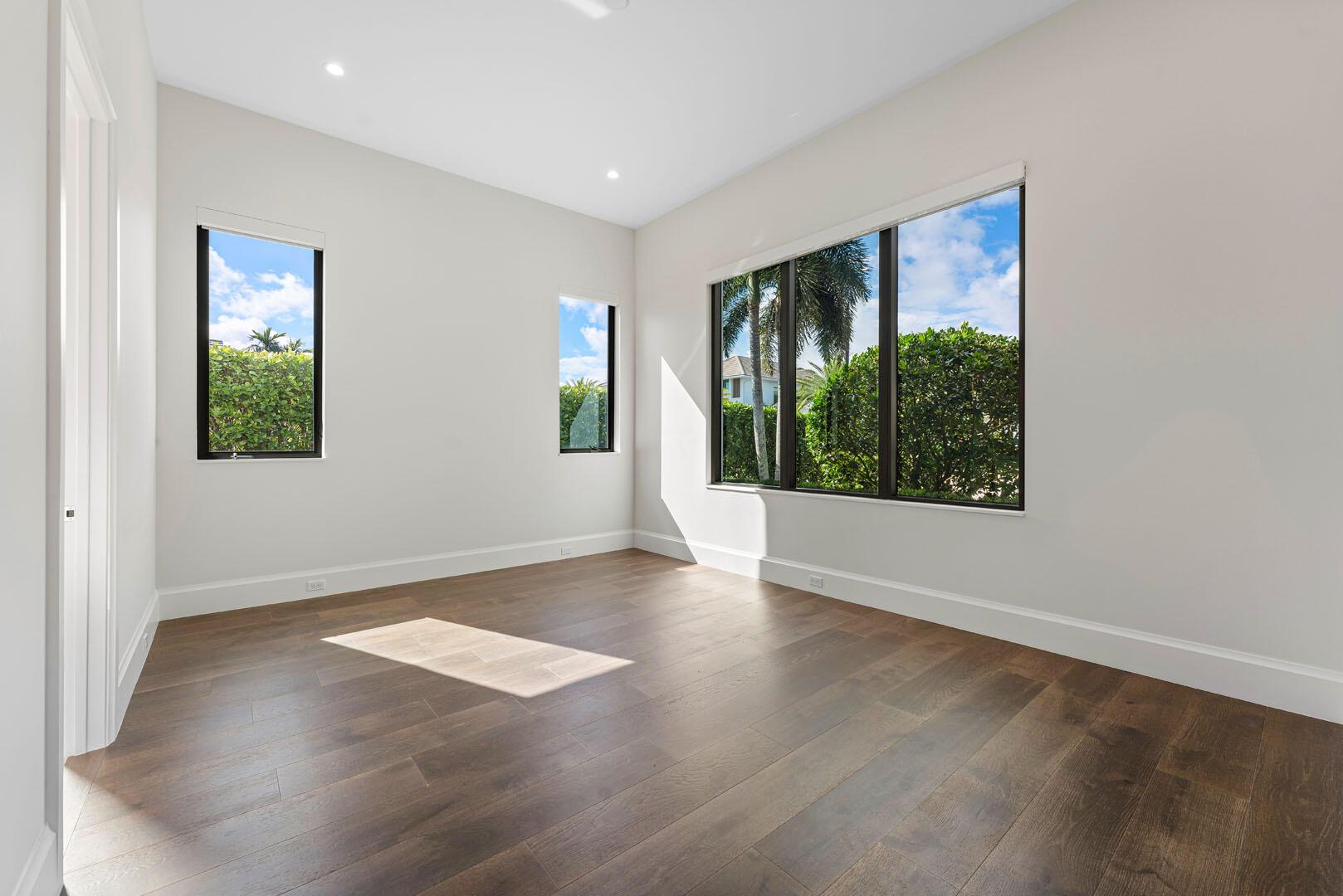 ROYAL PALM YACHT & COUNTRY CLUB - Residential