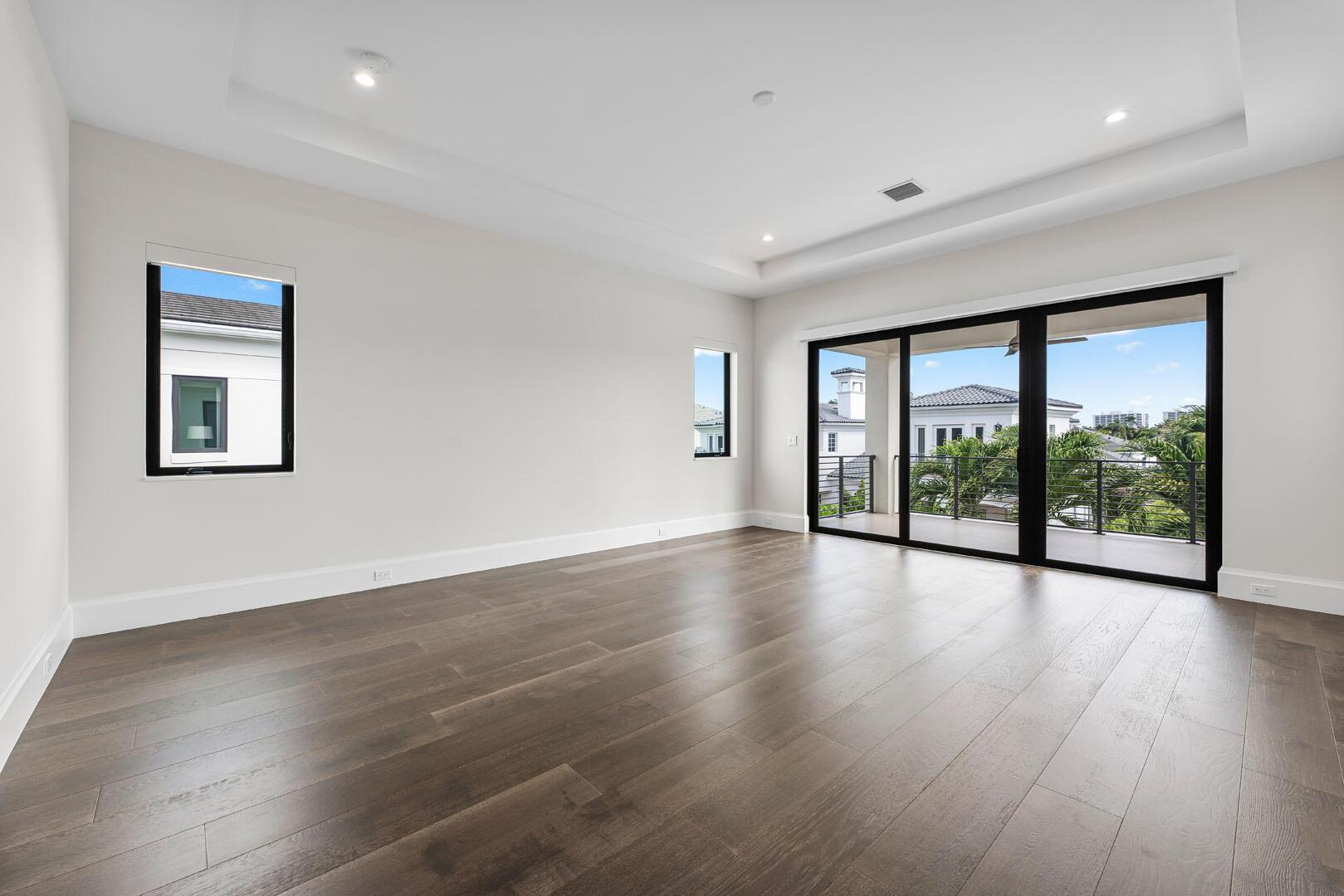 ROYAL PALM YACHT & COUNTRY CLUB - Residential