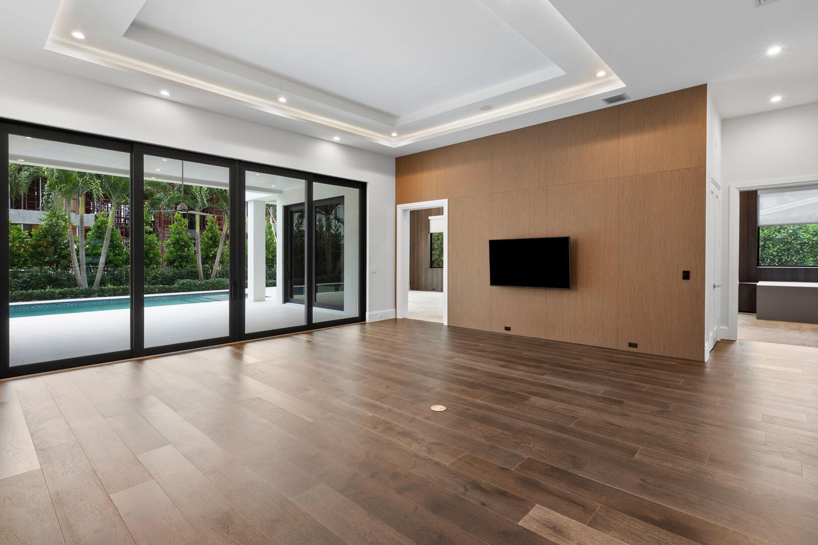 ROYAL PALM YACHT & COUNTRY CLUB - Residential
