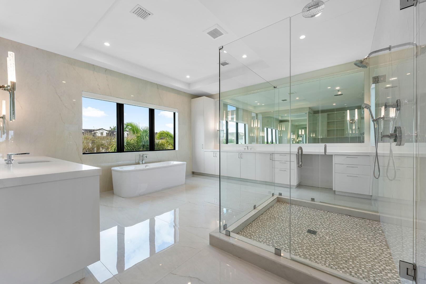 ROYAL PALM YACHT & COUNTRY CLUB - Residential