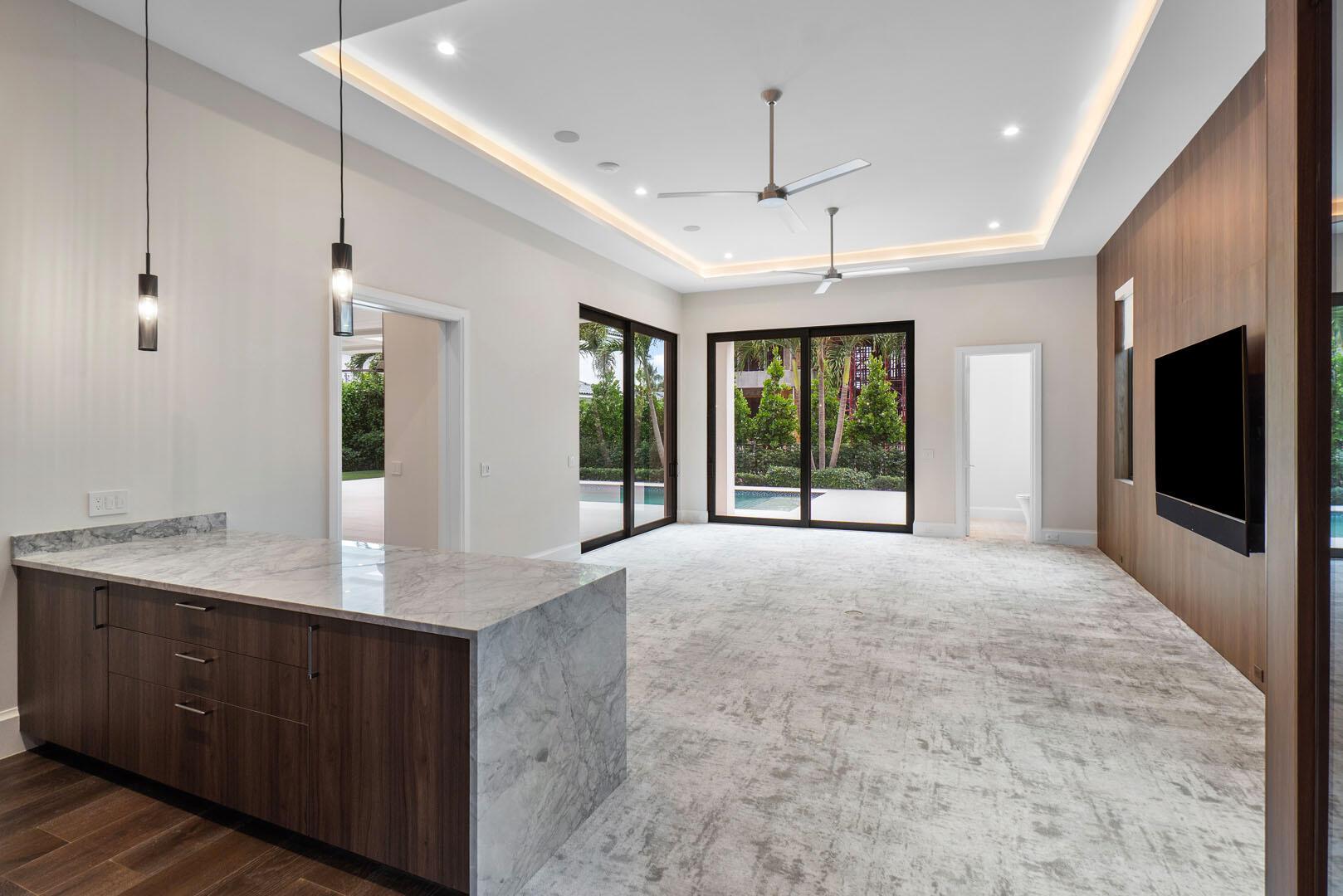 ROYAL PALM YACHT & COUNTRY CLUB - Residential