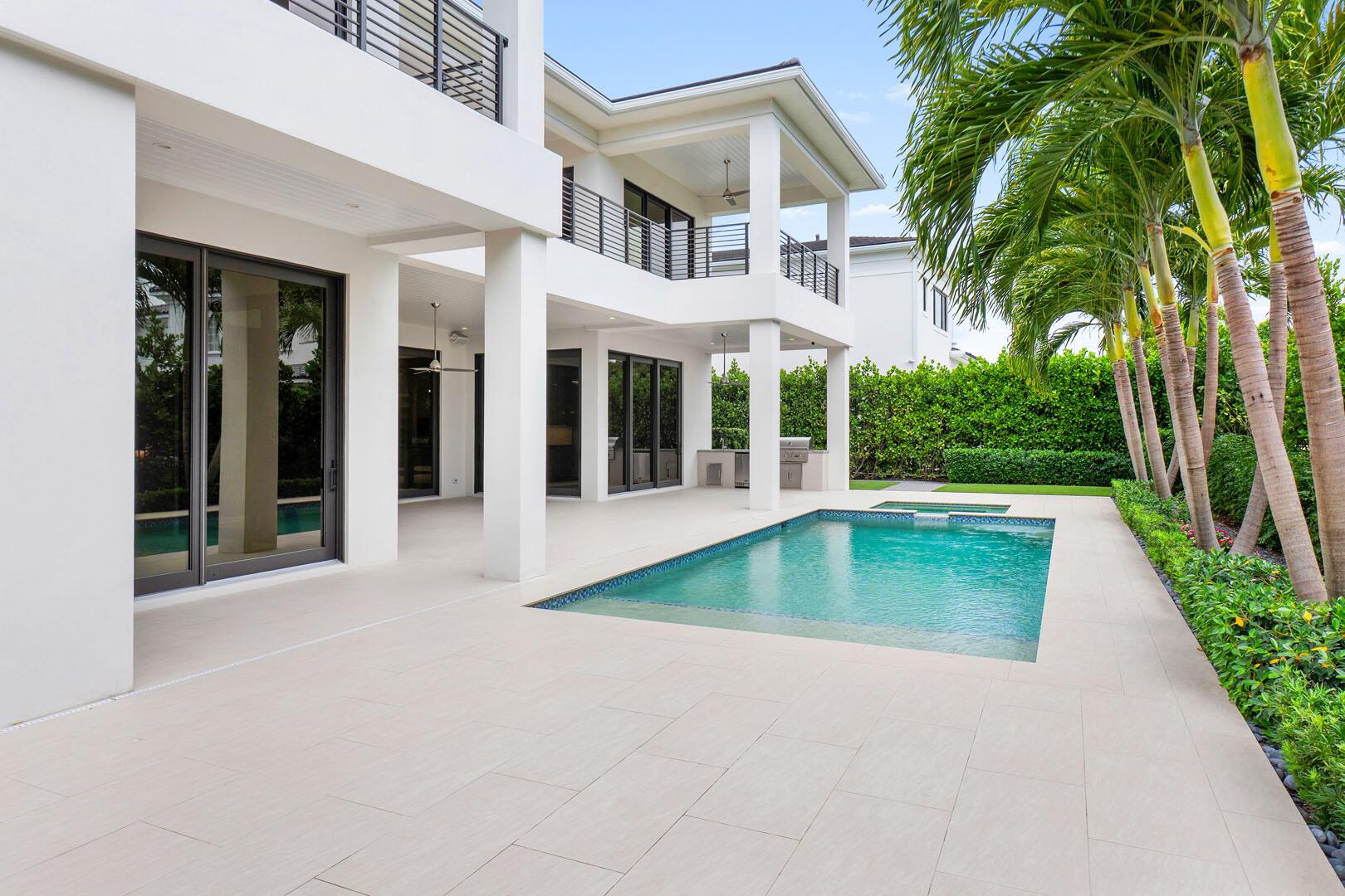 ROYAL PALM YACHT & COUNTRY CLUB - Residential