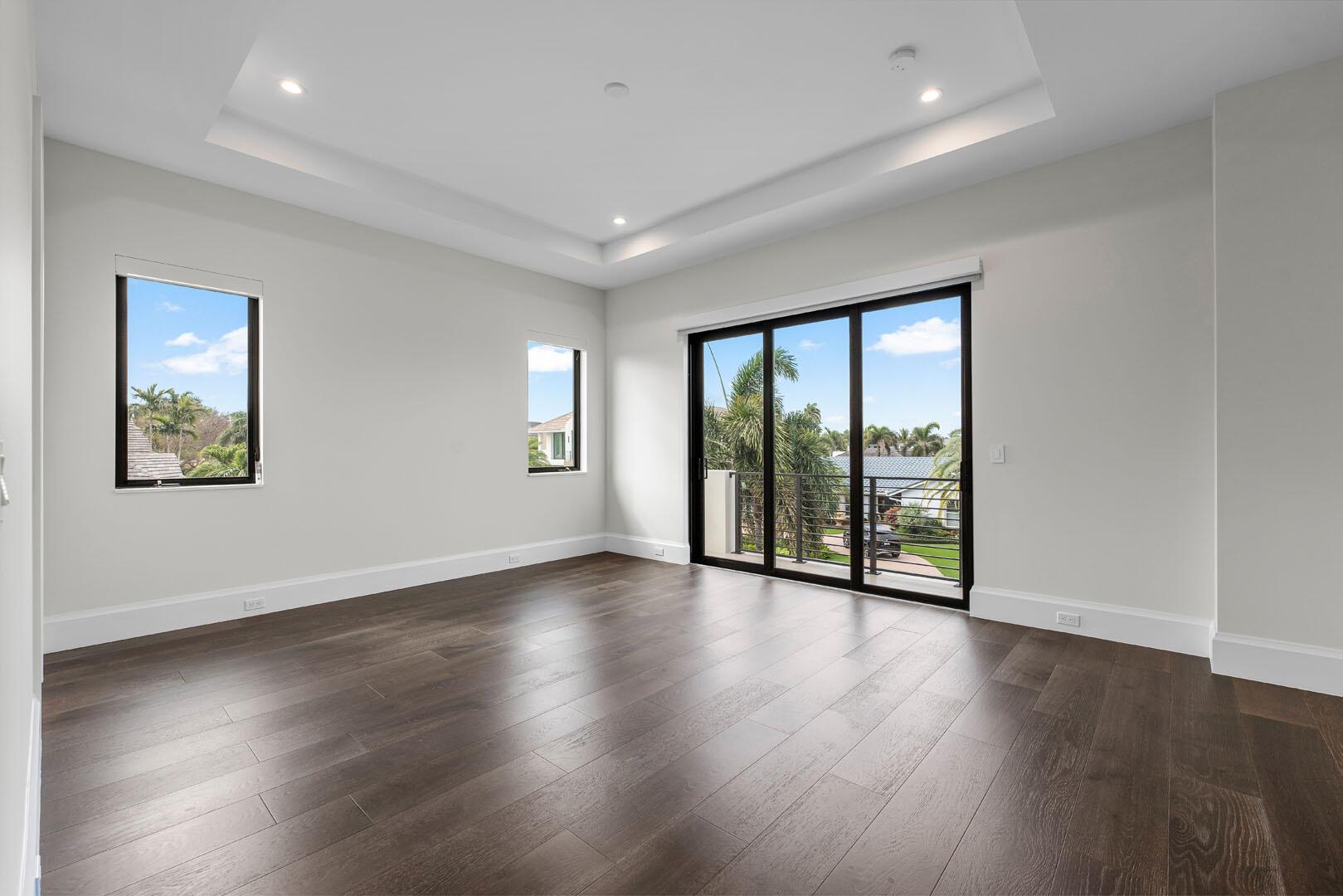 ROYAL PALM YACHT & COUNTRY CLUB - Residential