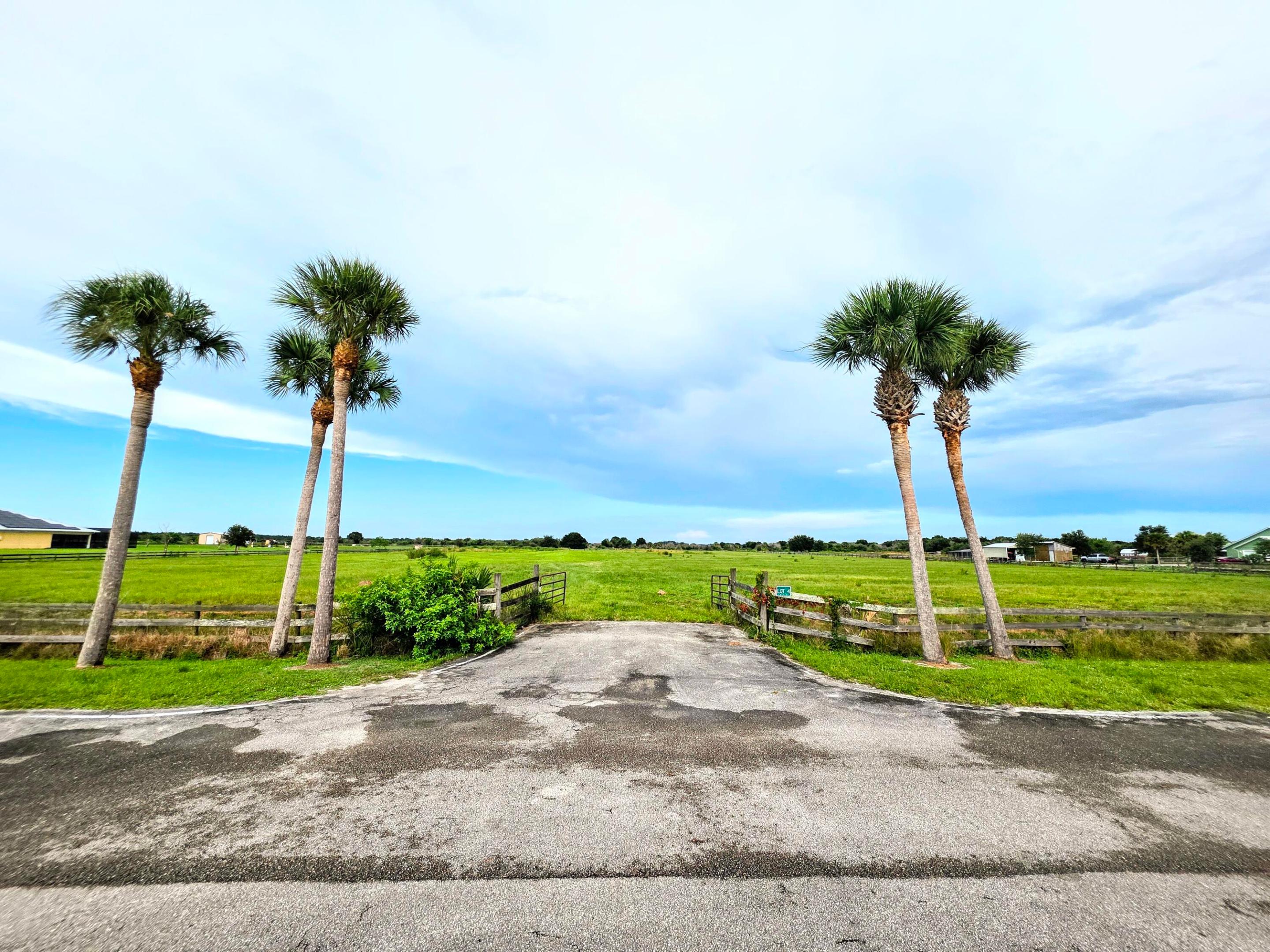 SOUTHERN STAR STABLES SUBDIVISION - Land