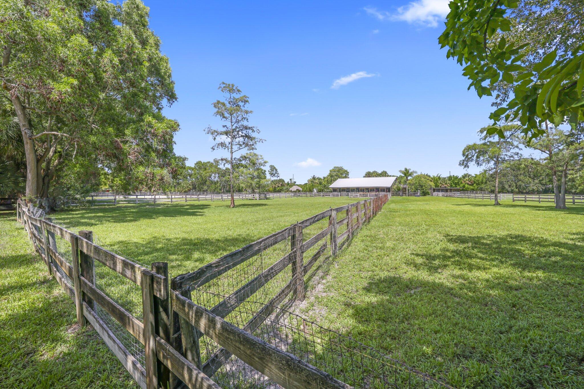 PALM BEACH LITTLE RANCHES 2 - Residential