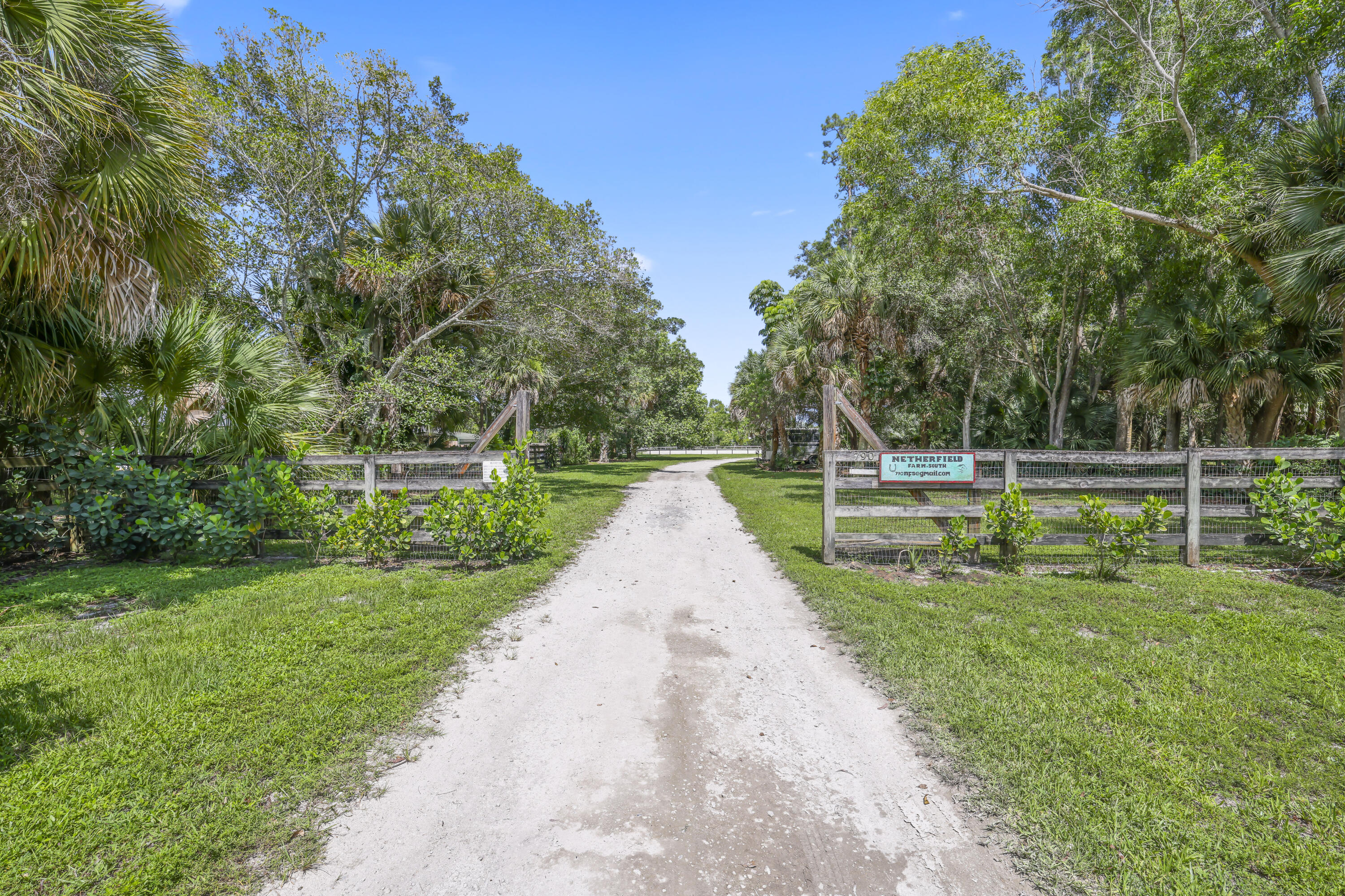 PALM BEACH LITTLE RANCHES 2 - Residential