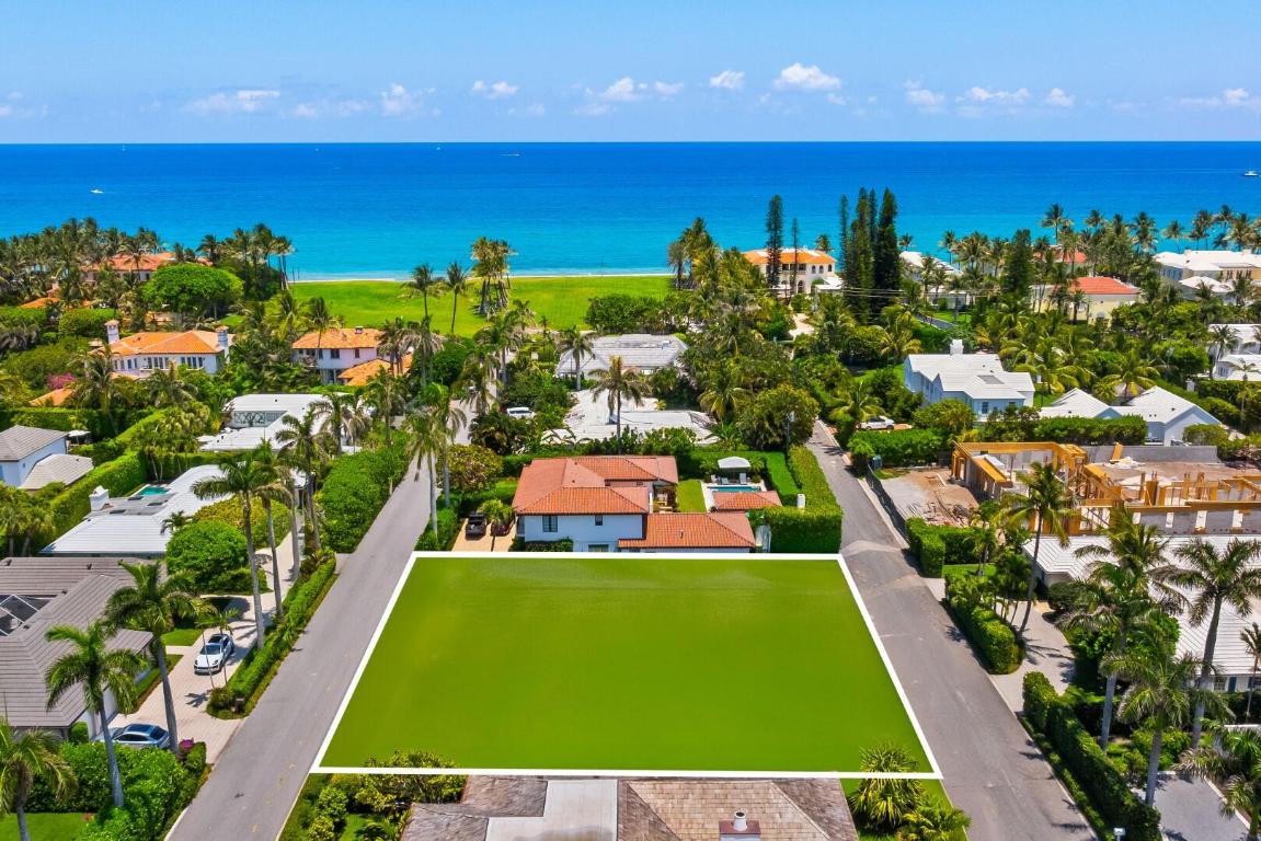 Fantastic North End 12,705+/- square foot lot. Fabulous South Side location on the Ocean Block. Build your dream Palm Beach home.