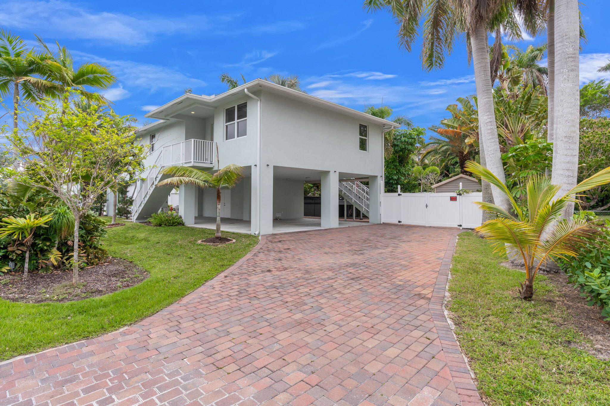 LAKESIDE GARDENS - Residential