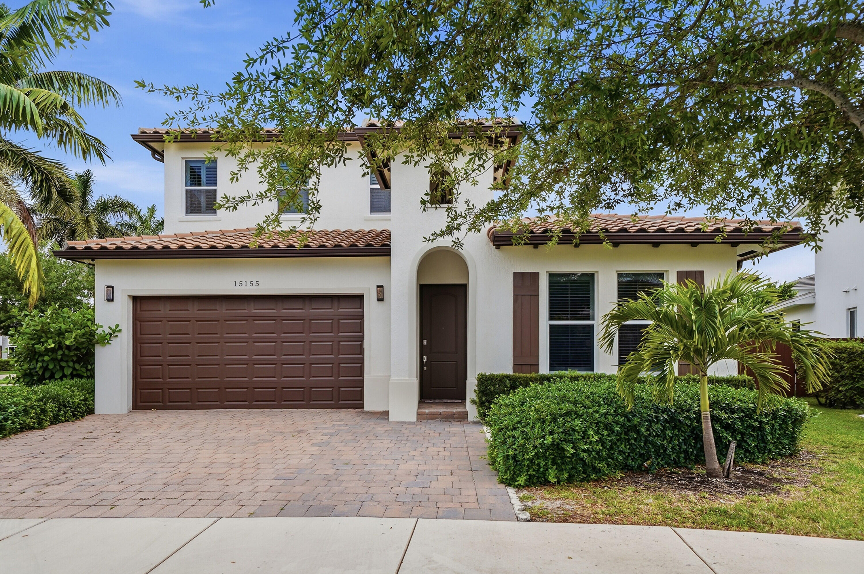 This residence is situated in the desirable community of Venetian Parc/Mosaic. The home includes a fully upgraded kitchen equipped with 42-inch cabinets, a subway tile backsplash, quartz countertops, and stainless steel appliances, in addition to completely renovated bathrooms. The spacious entry room can serve as an additional bedroom or be converted into an office. The property features 4 bedrooms, 3 bathrooms, and a generous 2-car garage, all within a 2,332 sq. ft. layout designed to enhance comfort and privacy through a split floor plan. Located on a corner lot with a fenced yard, the community provides access to a clubhouse with a pool, gym, playground, and various amenities. Further features consist of gutters, a large backyard shed, and window coverings for added convenience. The property features hurricane-proof windows throughout, including in the garage. Additionally, it offers a spacious walk-in closet. The primary suite serves as a retreat, equipped with dual closets, dual vanities, a luxurious soaking tub, and a separate shower.