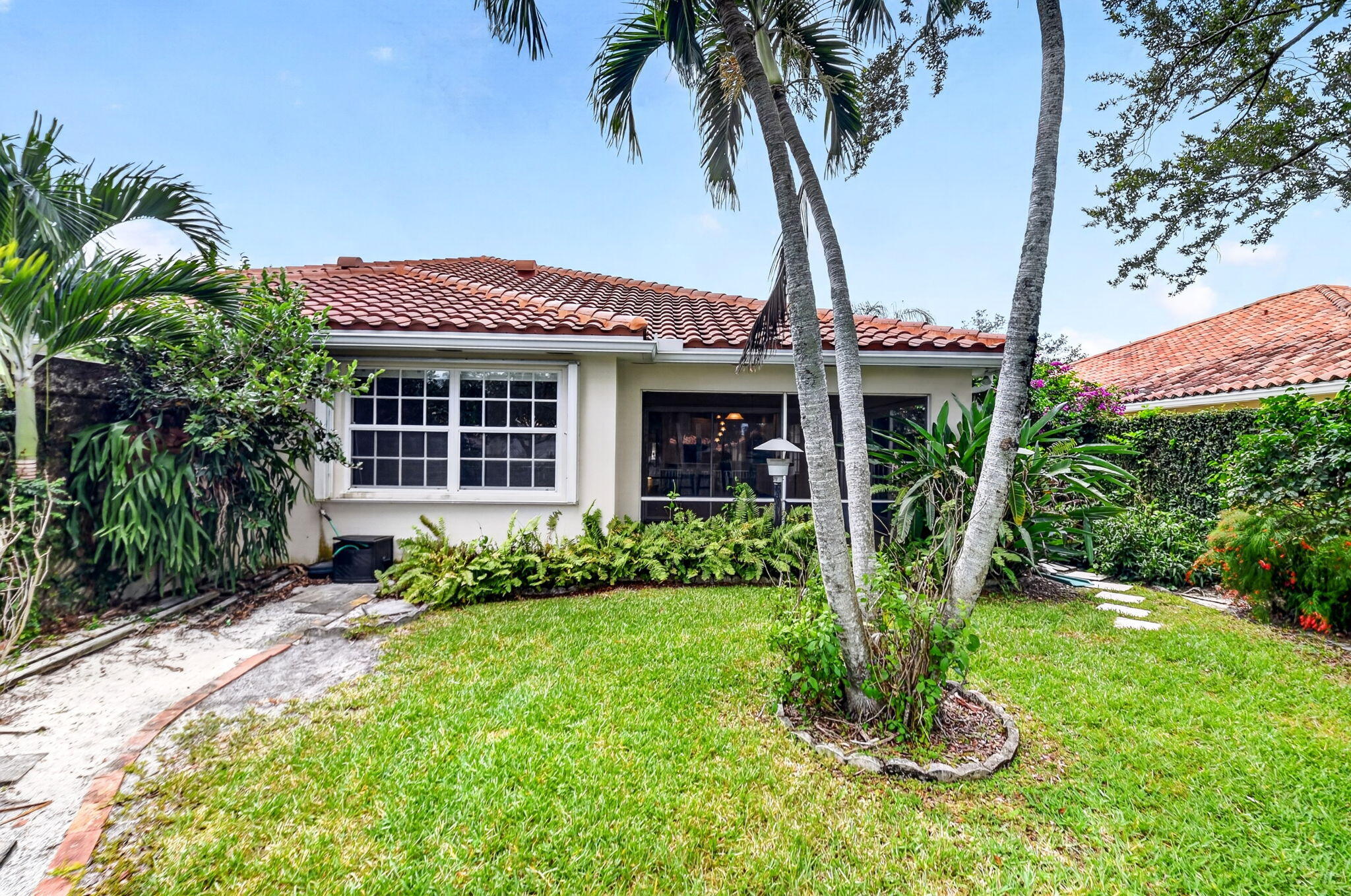 RIVERWALK 4 - Residential