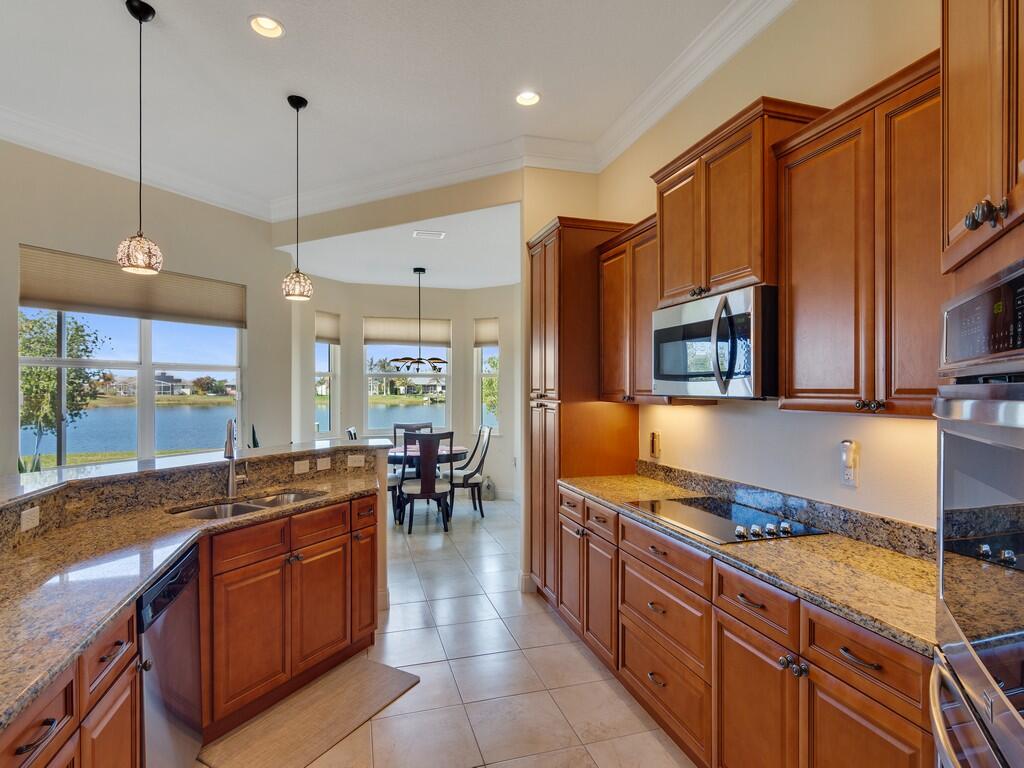 CROSS CREEK LAKE ESTATES - Residential