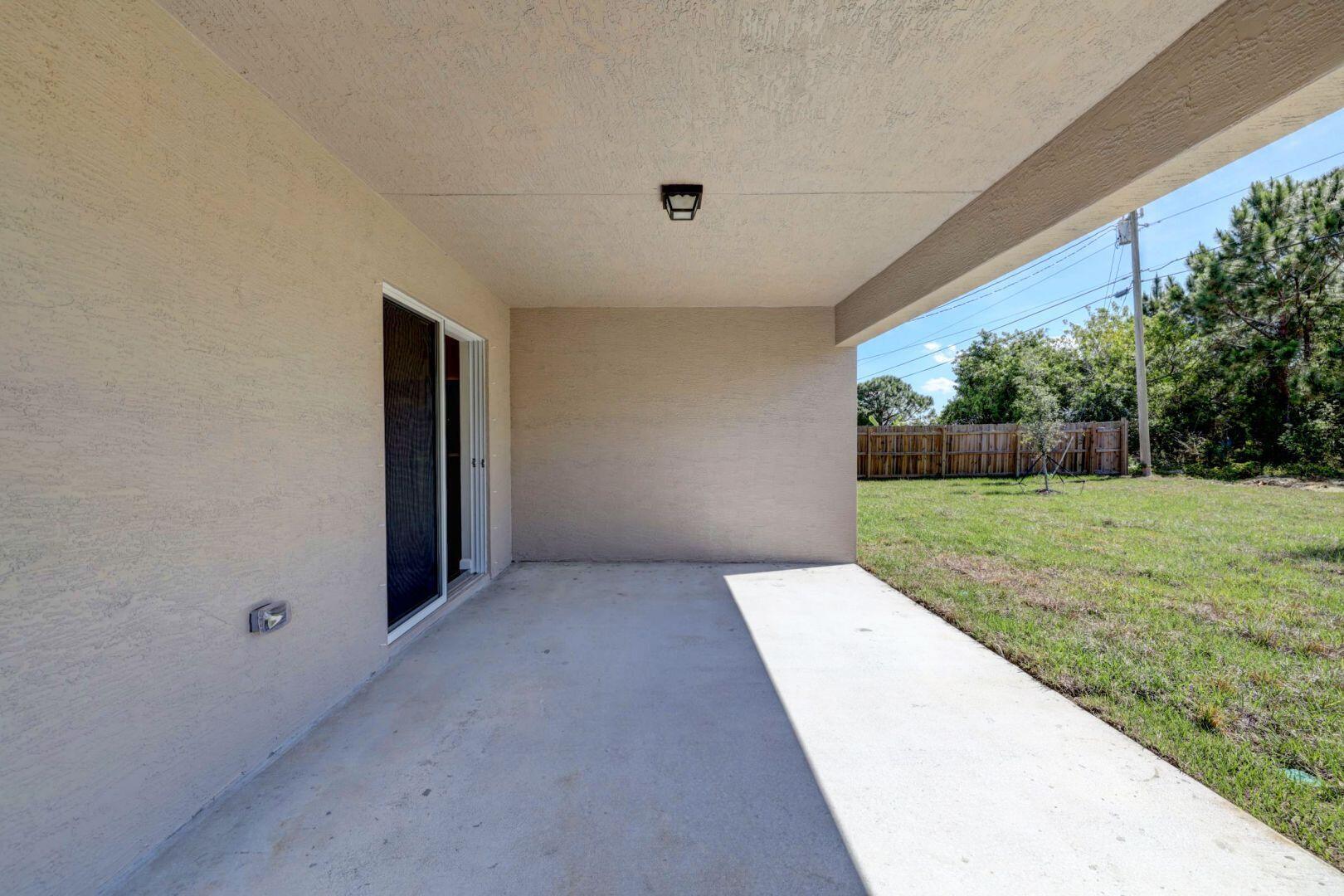 PORT ST LUCIE SECTION 48 1ST REPLAT - Residential